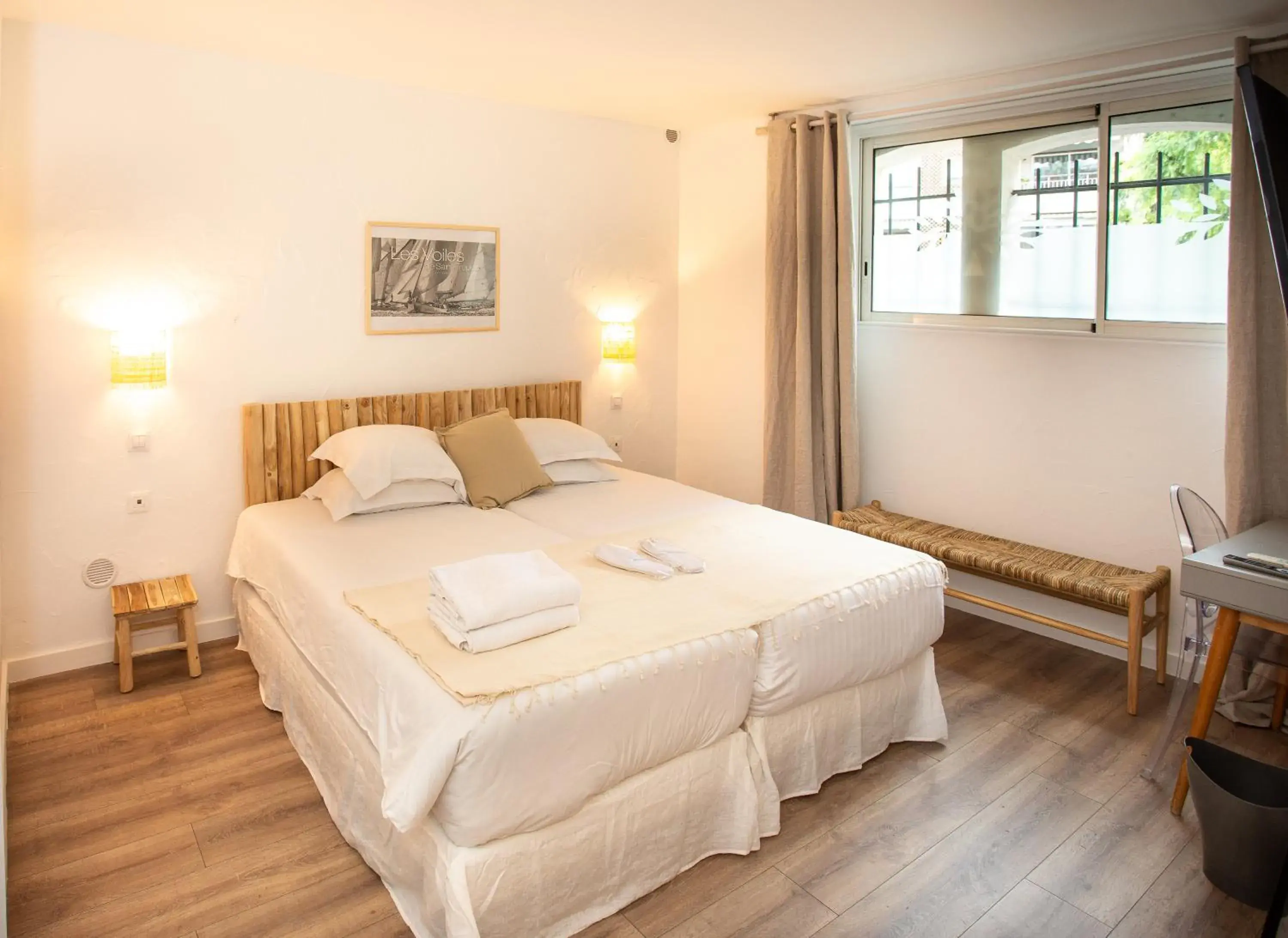 Classic Double Room in Villa Claudia Hotel Cannes Centre - Parking Classic Double Room in Villa Claudia Hotel Cannes Centre - Parking