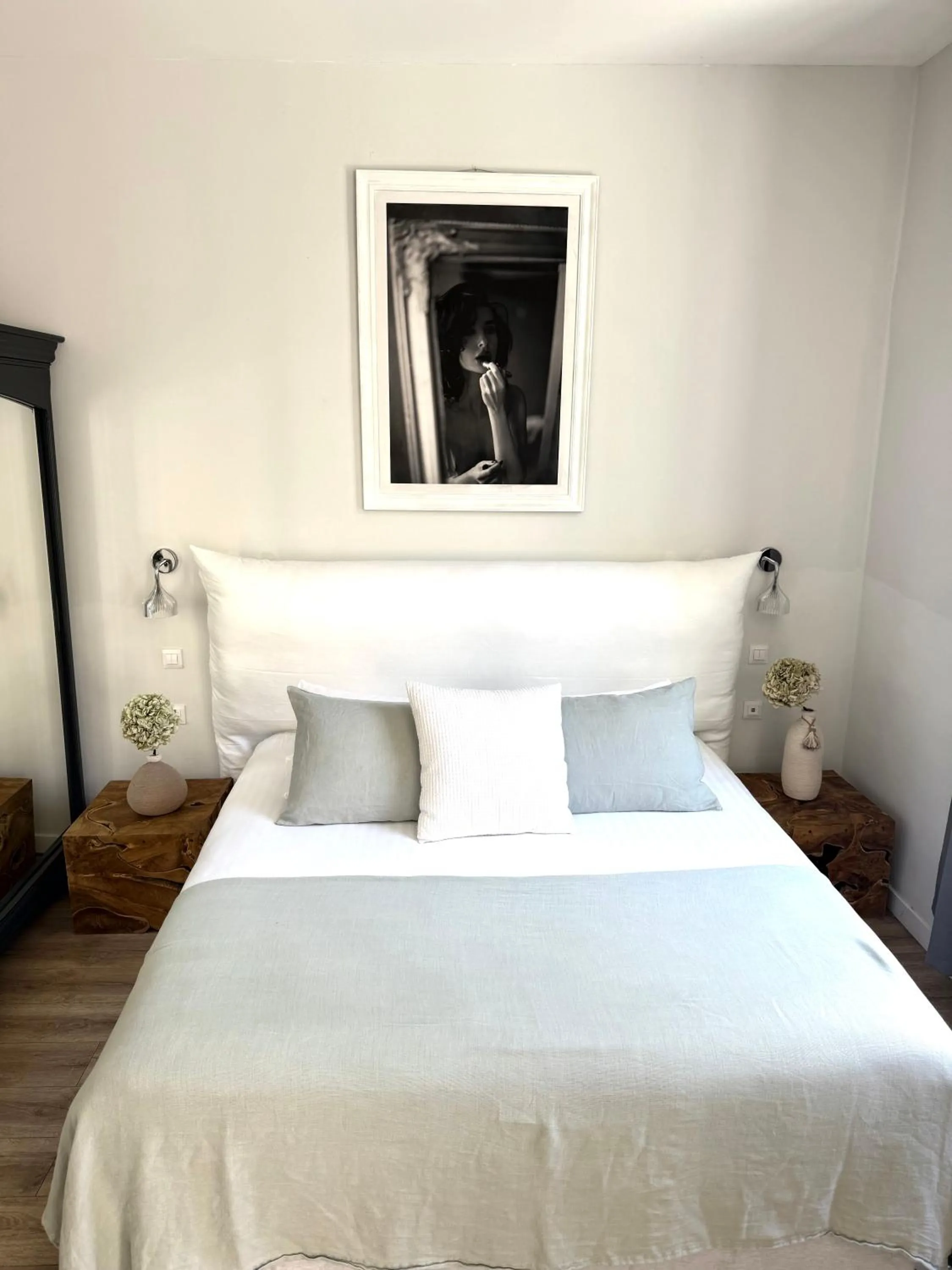 Bed in Villa Claudia Hotel Cannes Centre - Parking