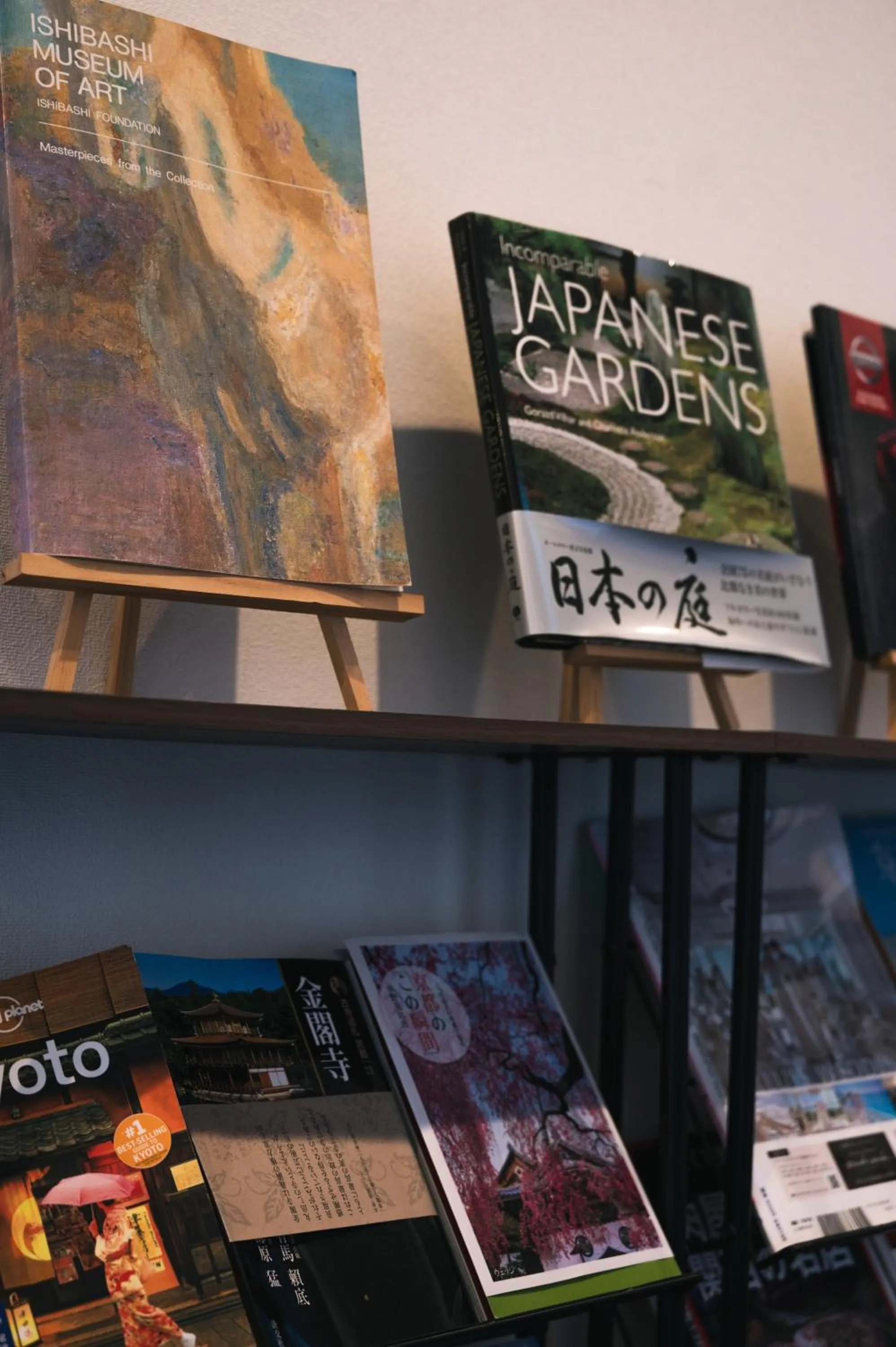 Seating area in INA HOUSE Nijojo