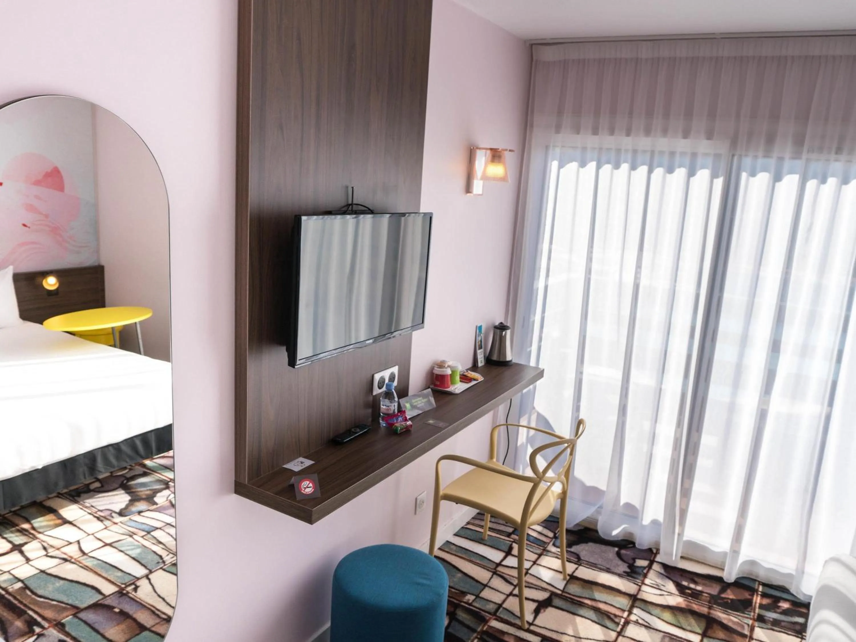 Bedroom, Bed in ibis Styles Perpignan Canet En Roussillon
