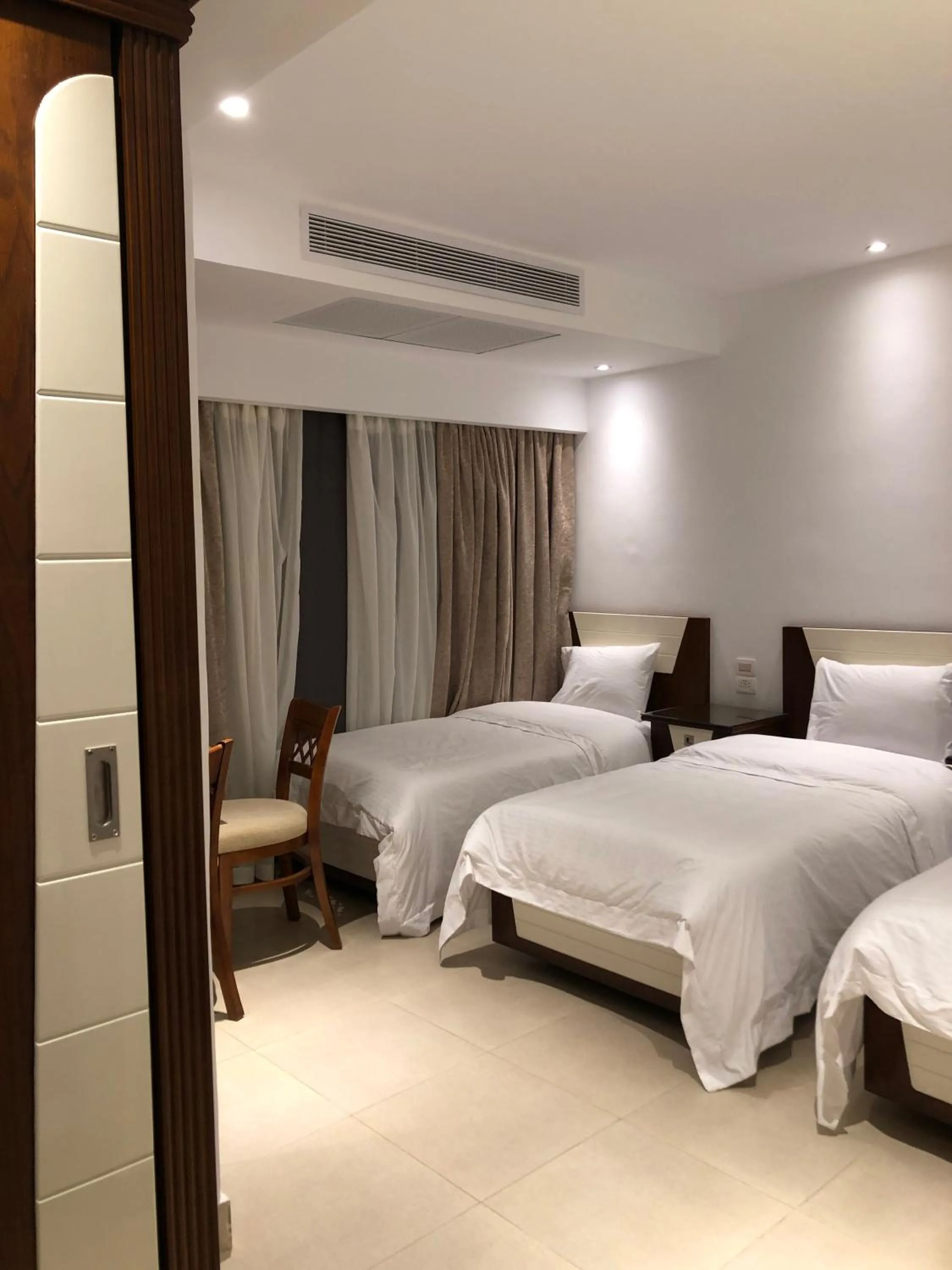 Bedroom, Bed in Maxim Hotel