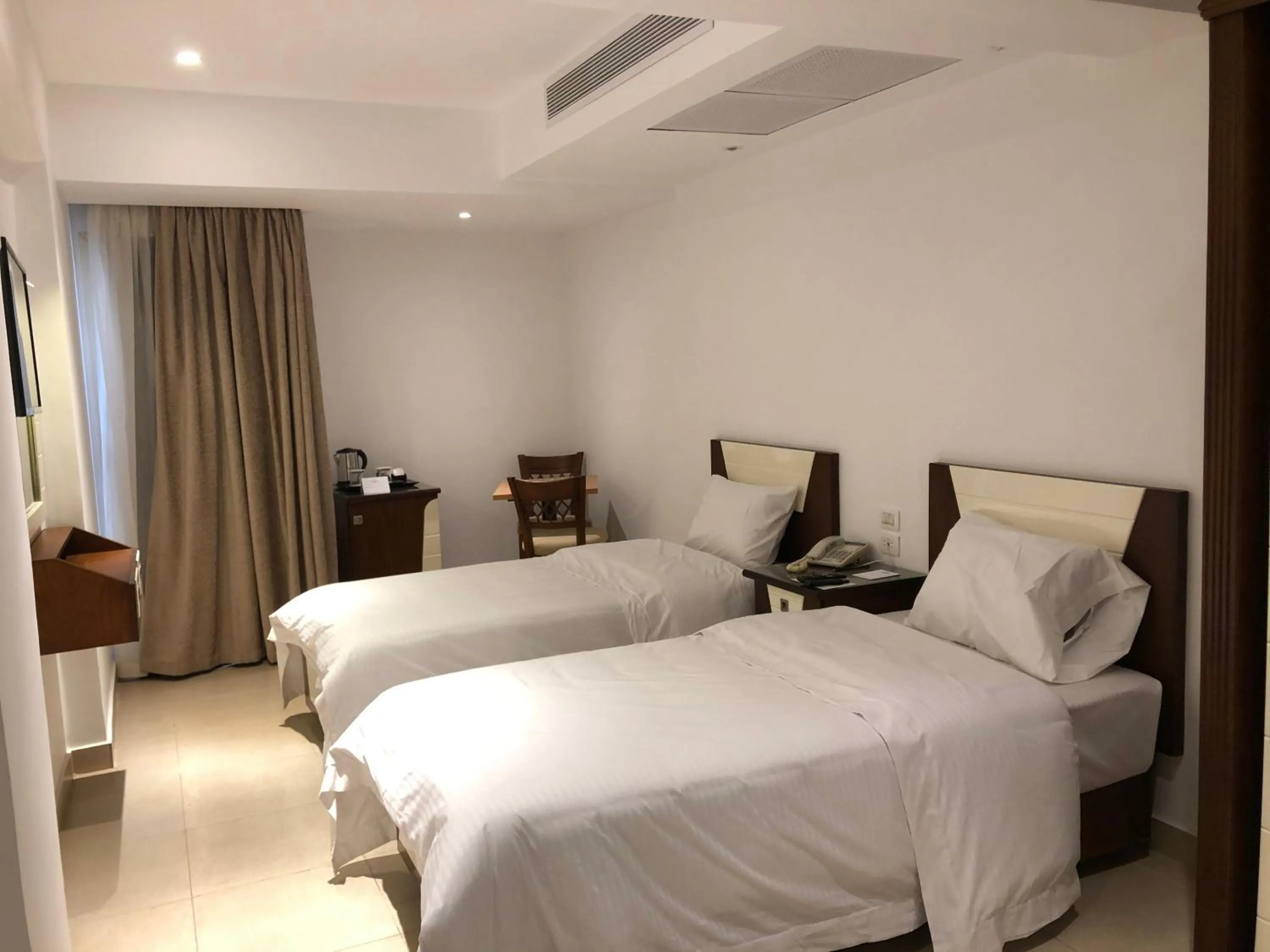 Bedroom, Bed in Maxim Hotel