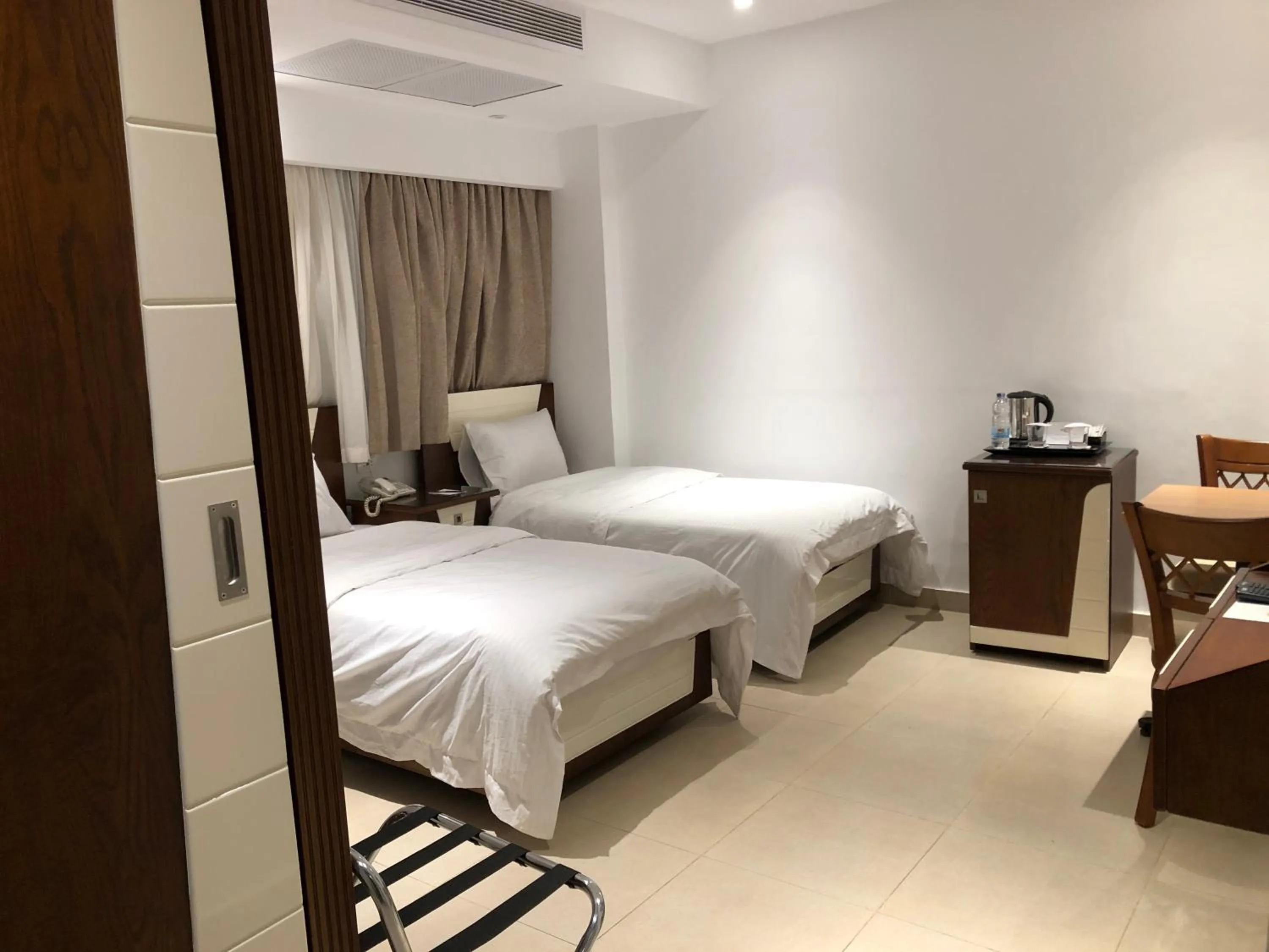 Bedroom, Bed in Maxim Hotel