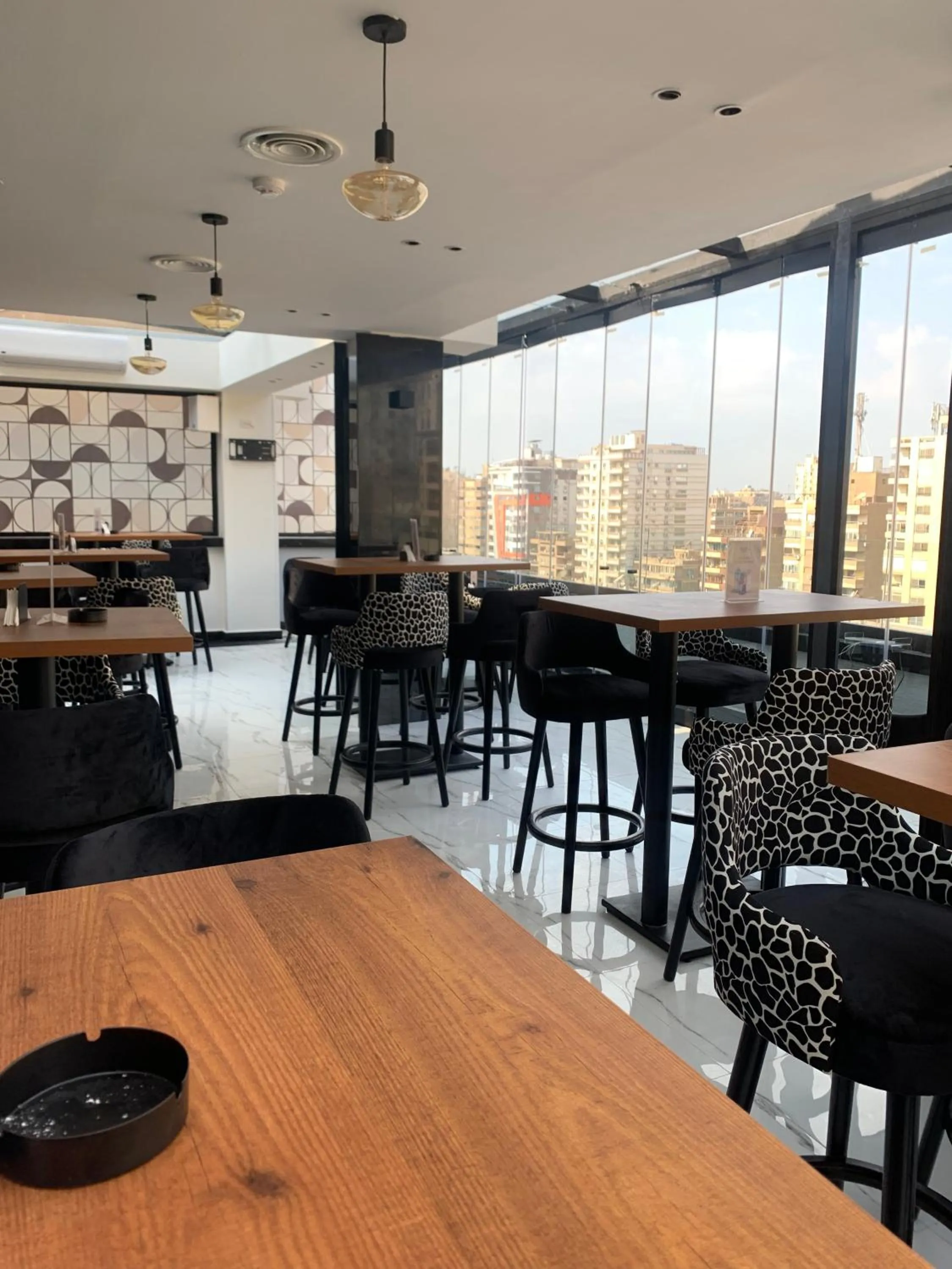 Restaurant/places to eat in Maxim Hotel