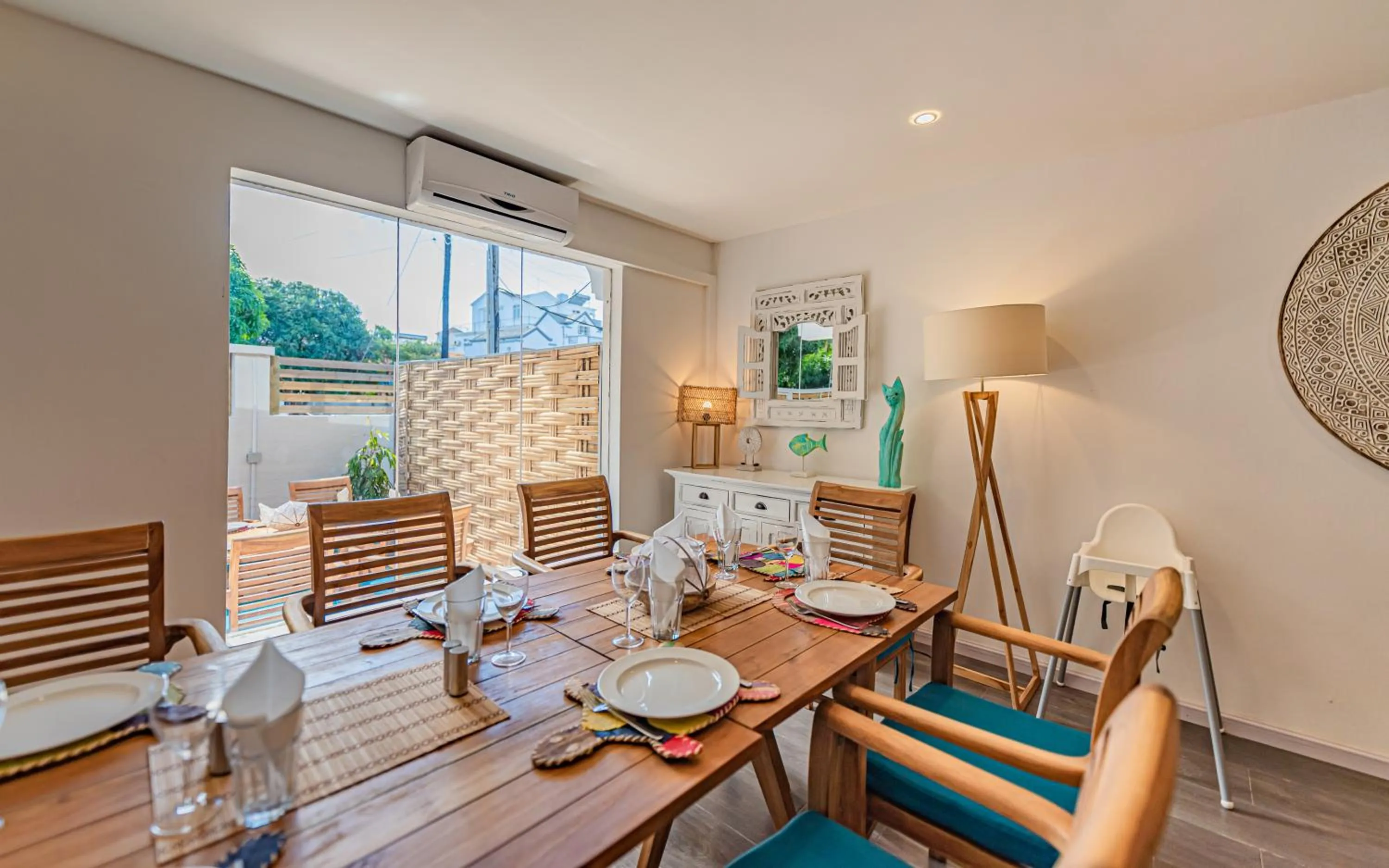 Restaurant/places to eat in Seastar Hotel