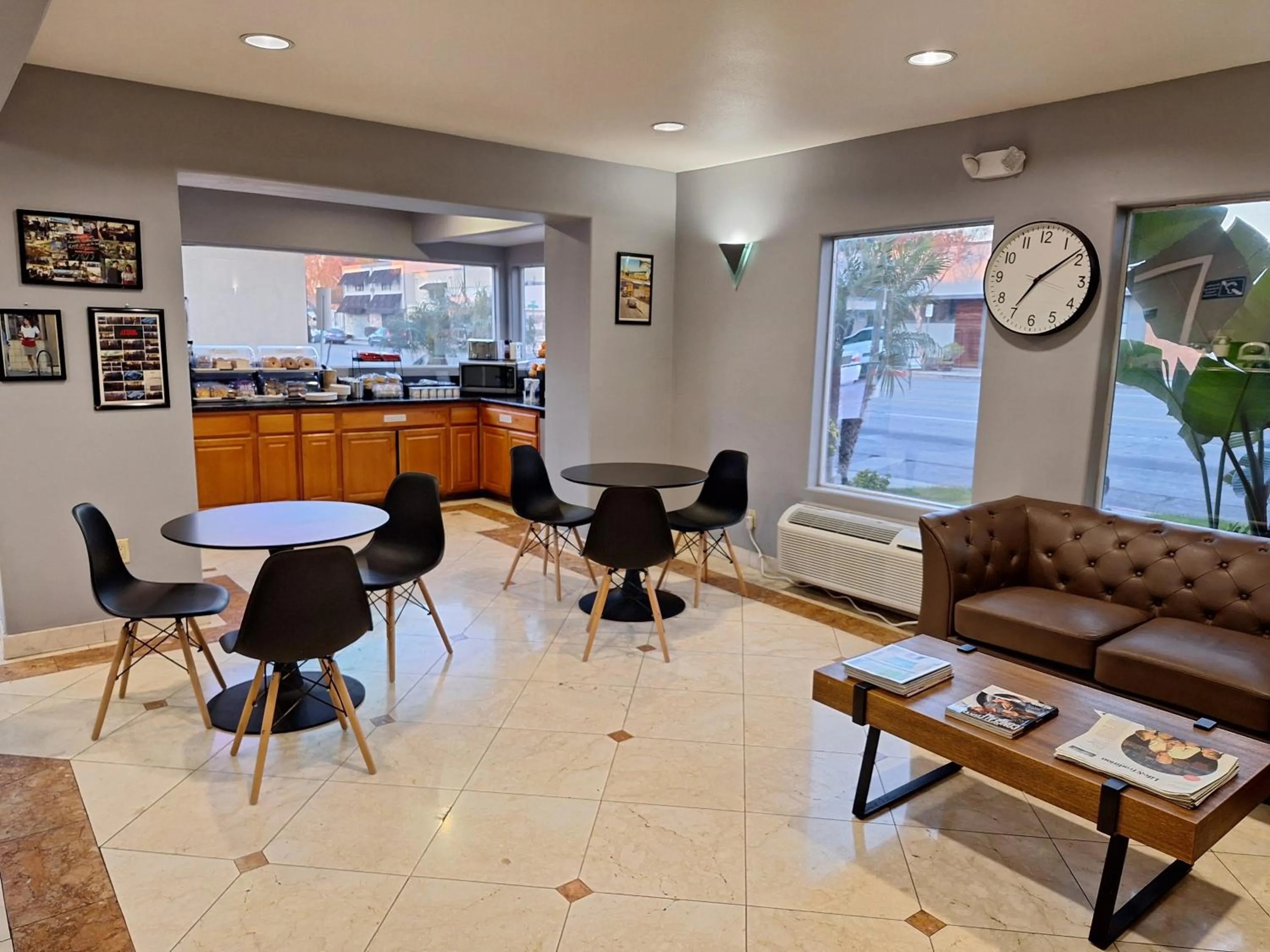 Lobby or reception in Portofino Inn Burbank