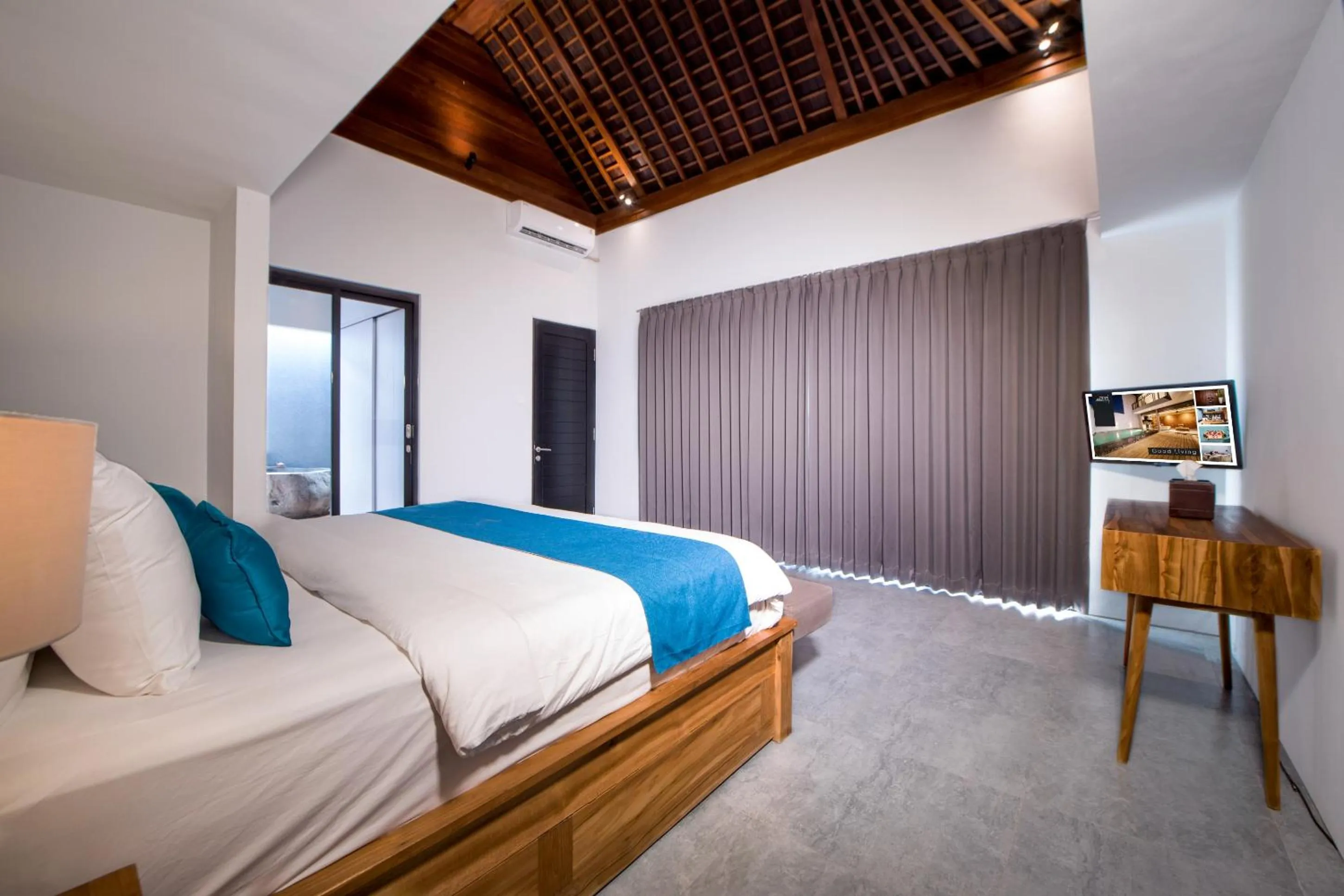 Bed in Villa DeDayuh Seminyak