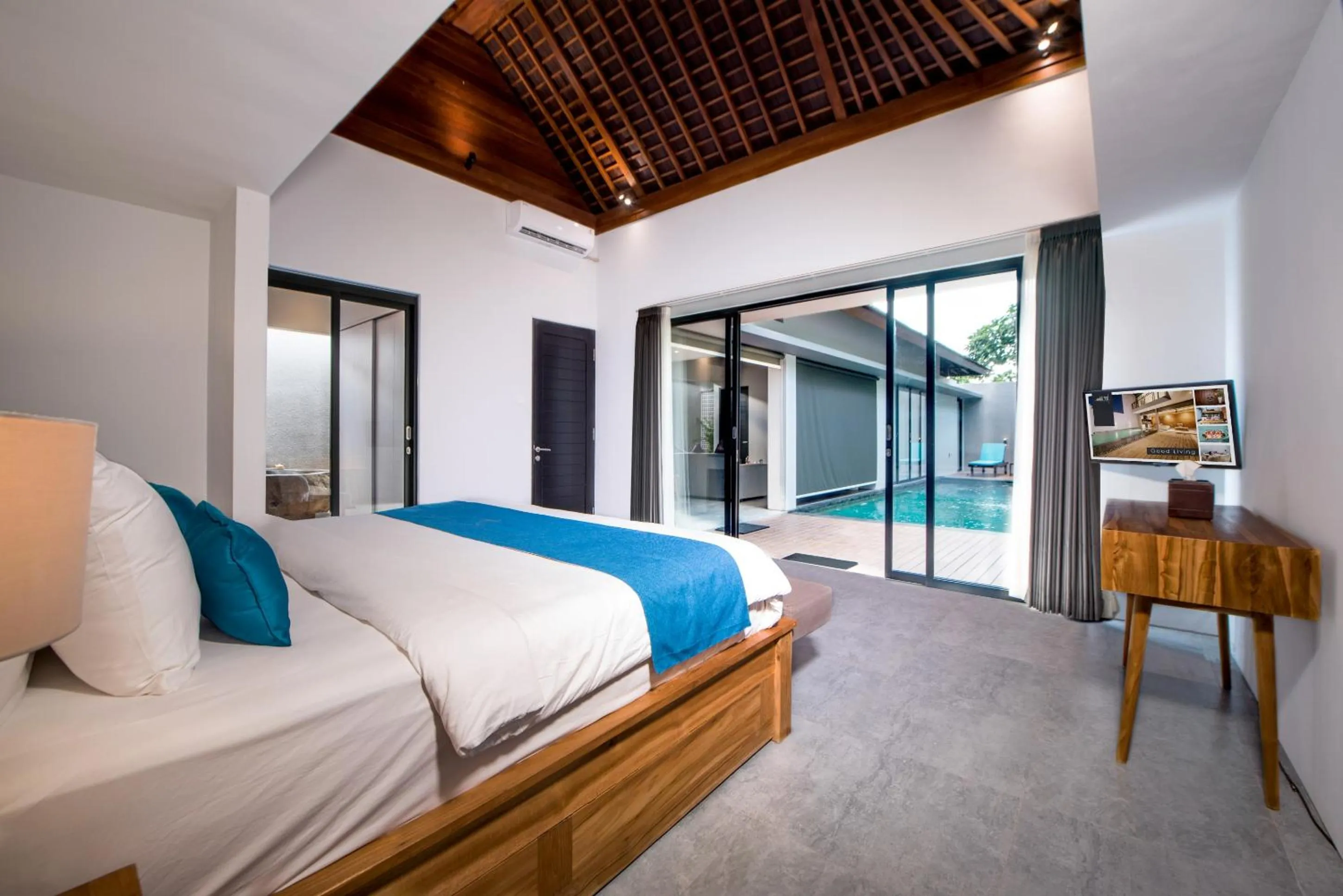 Bed in Villa DeDayuh Seminyak