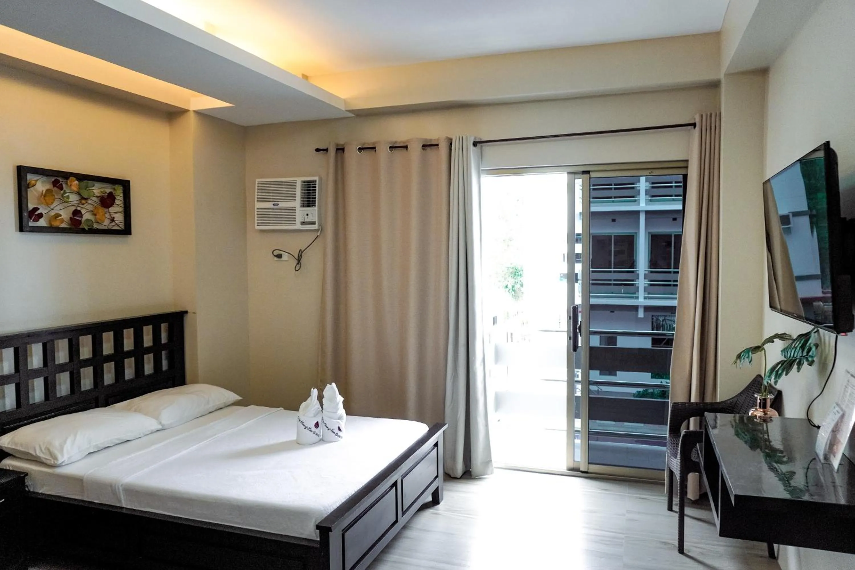 Photo of the whole room, Bed in The Mang-Yan Grand Hotel powered by Cocotel