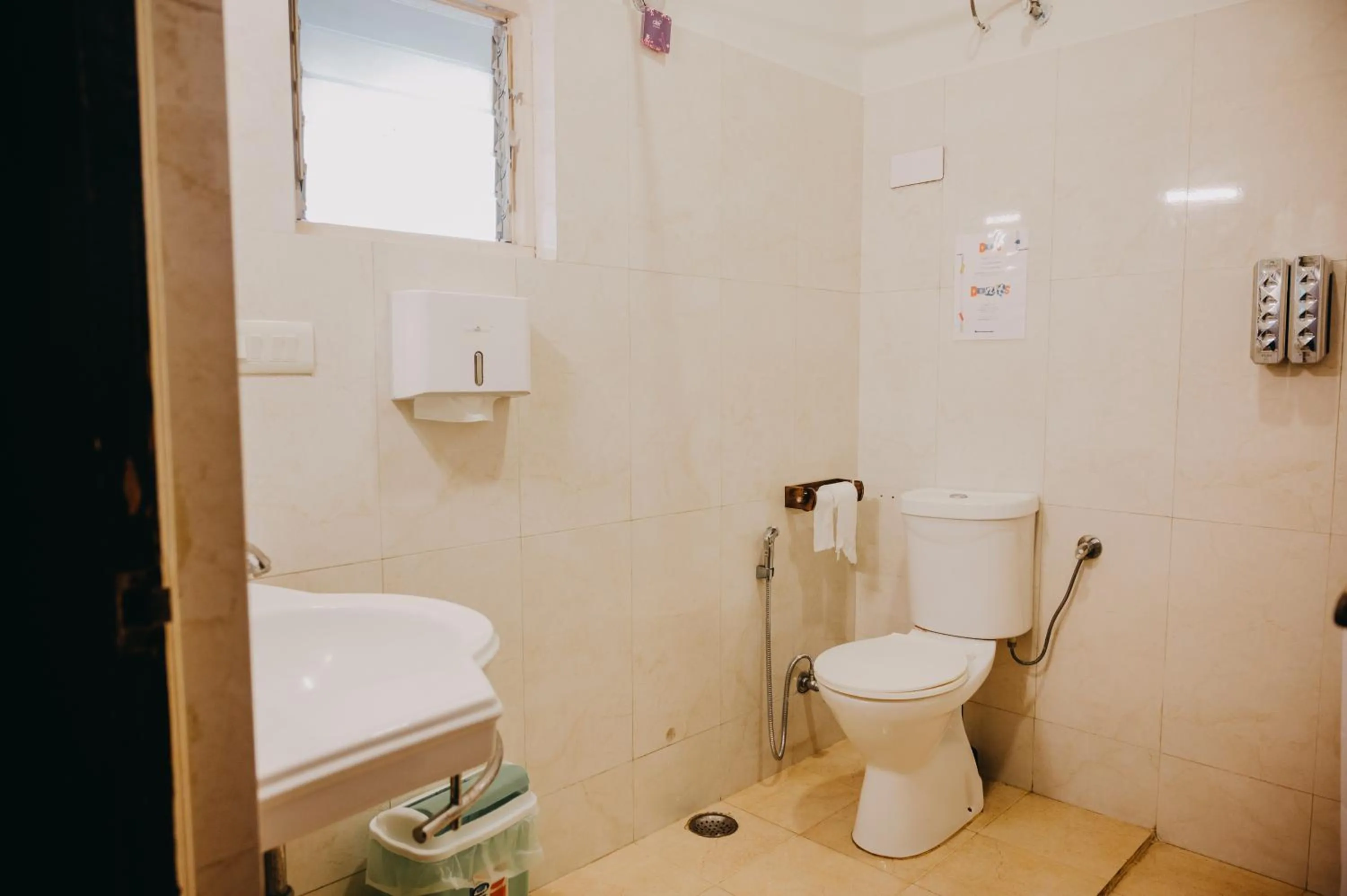 Bathroom in Horn Ok Please Hostel Jaipur