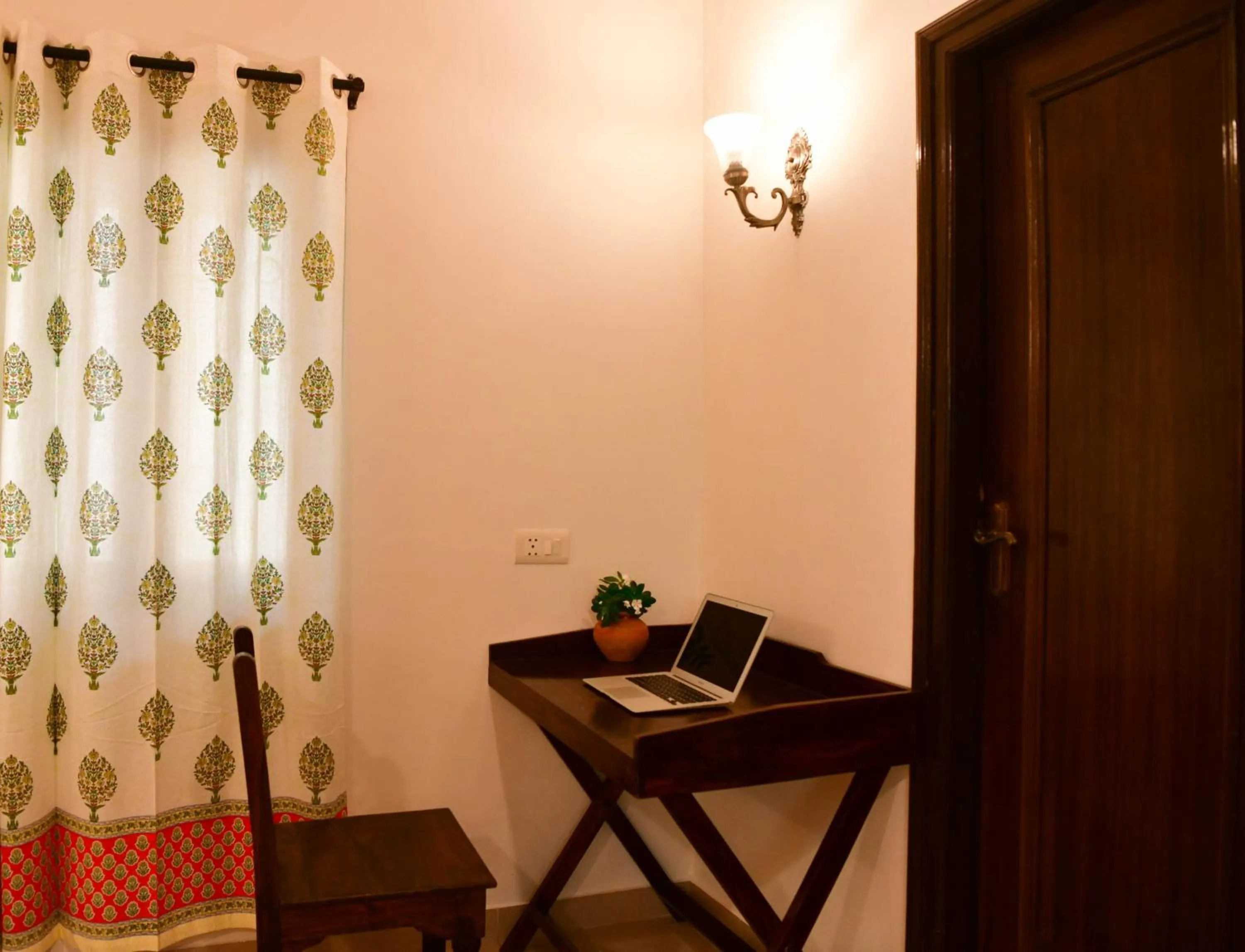 Area and facilities in Horn Ok Please Hostel Jaipur