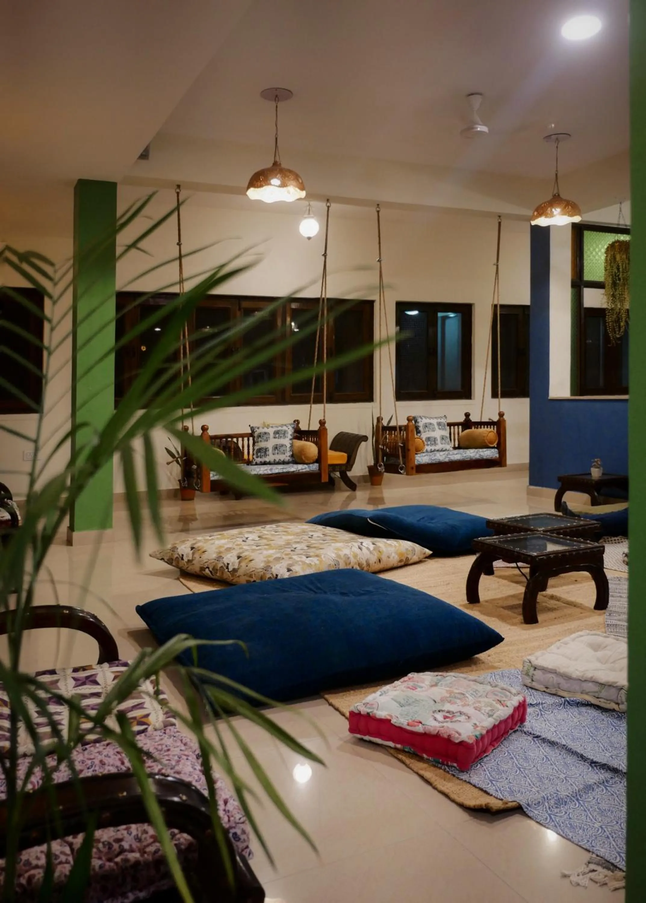 Living room in Horn Ok Please Hostel Jaipur