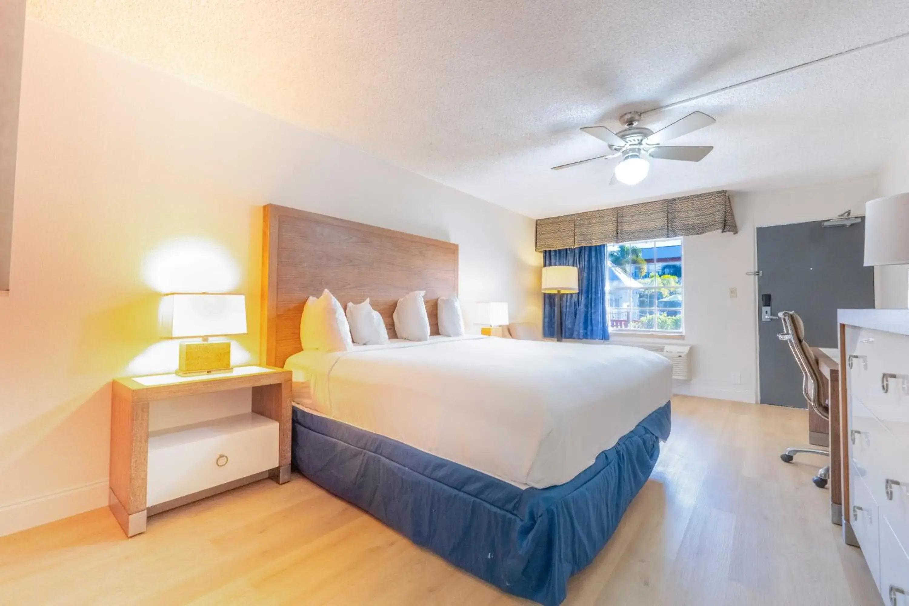 King Room - Non-Smoking in Ramada by Wyndham Flamingo Water Park King Room - Non-Smoking in Ramada by Wyndham Flamingo Water Park