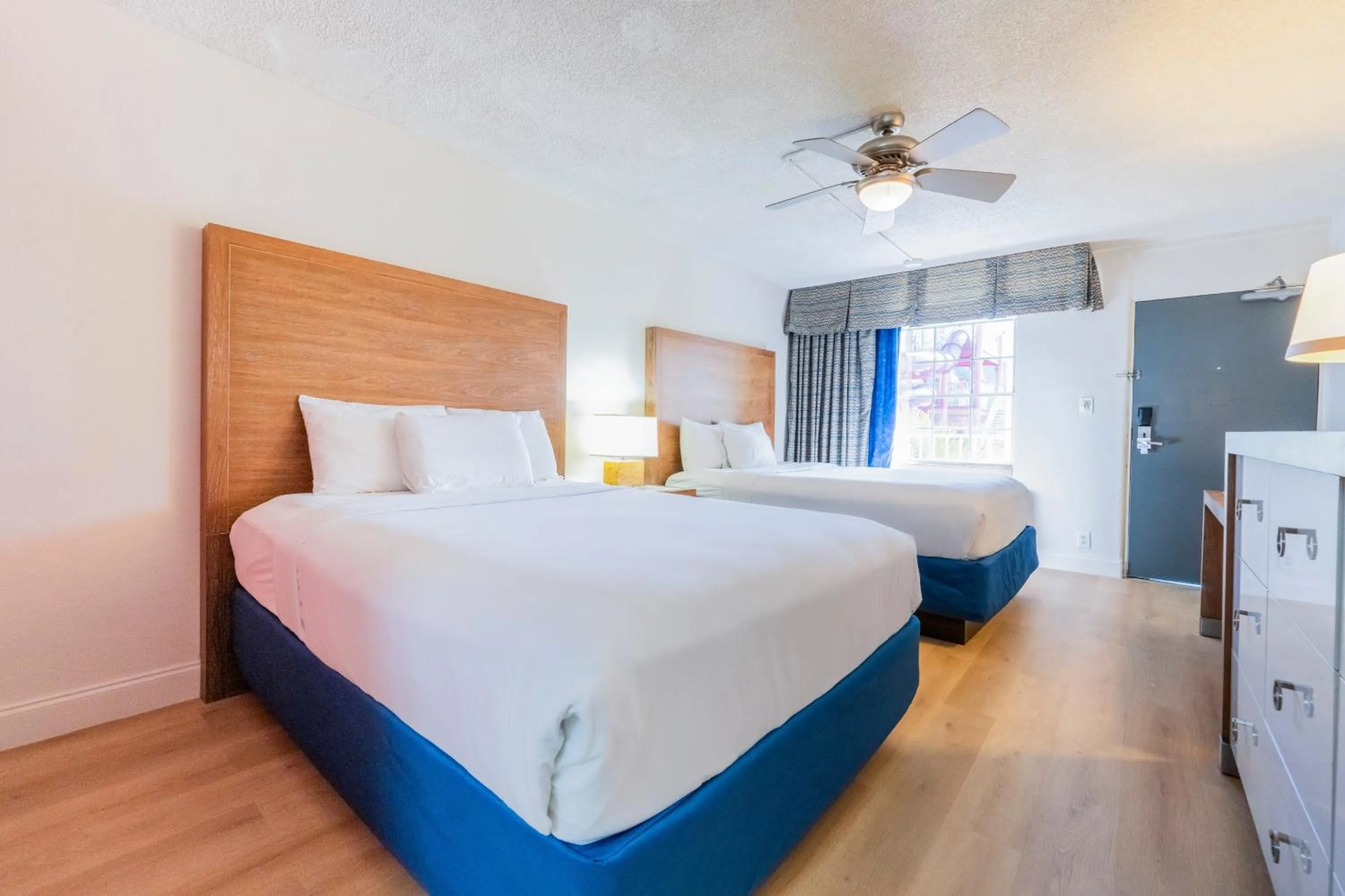 Bedroom, Bed in Ramada by Wyndham Flamingo Water Park