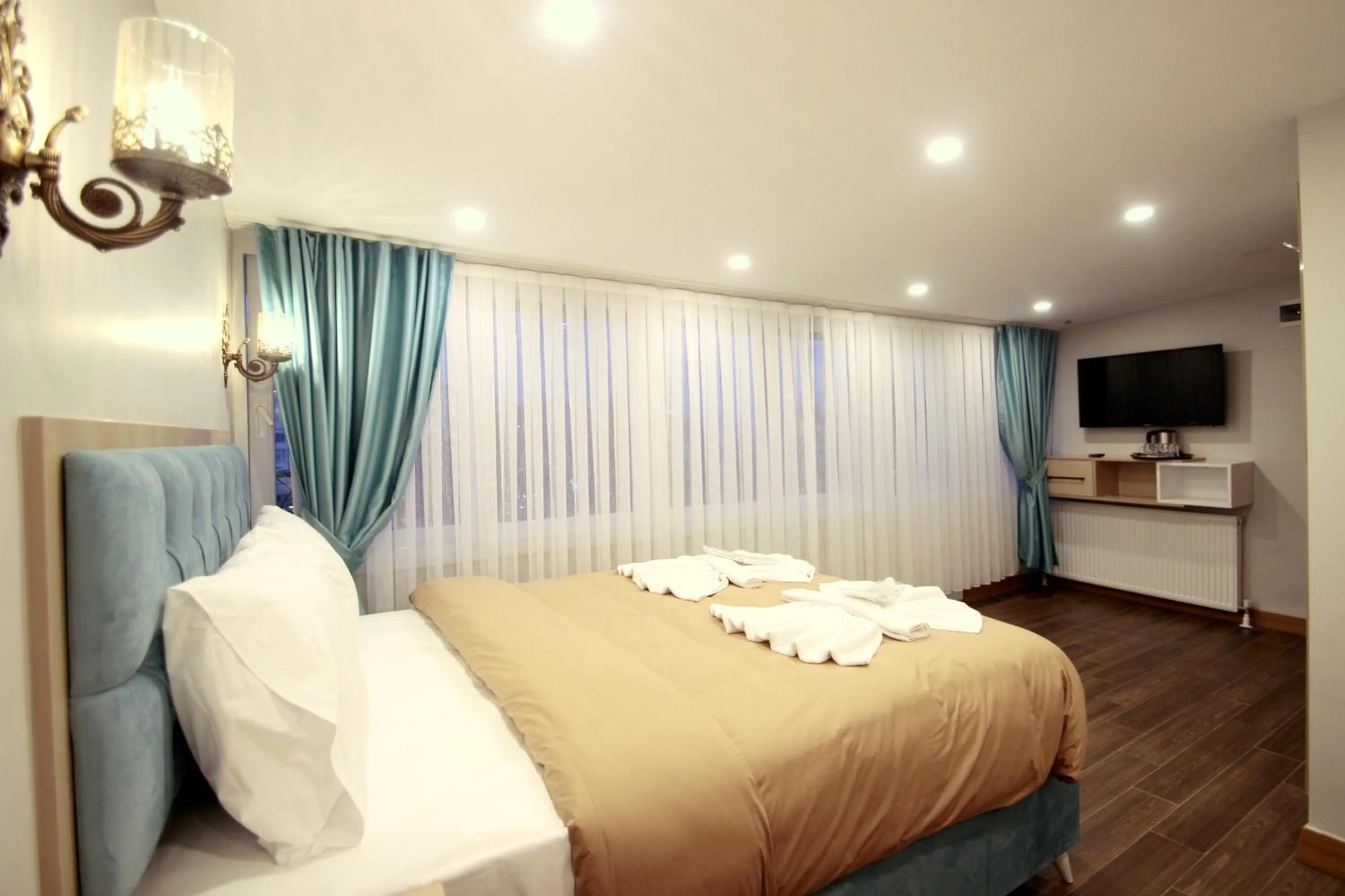 Photo of the whole room, Bed in Hira Hotel
