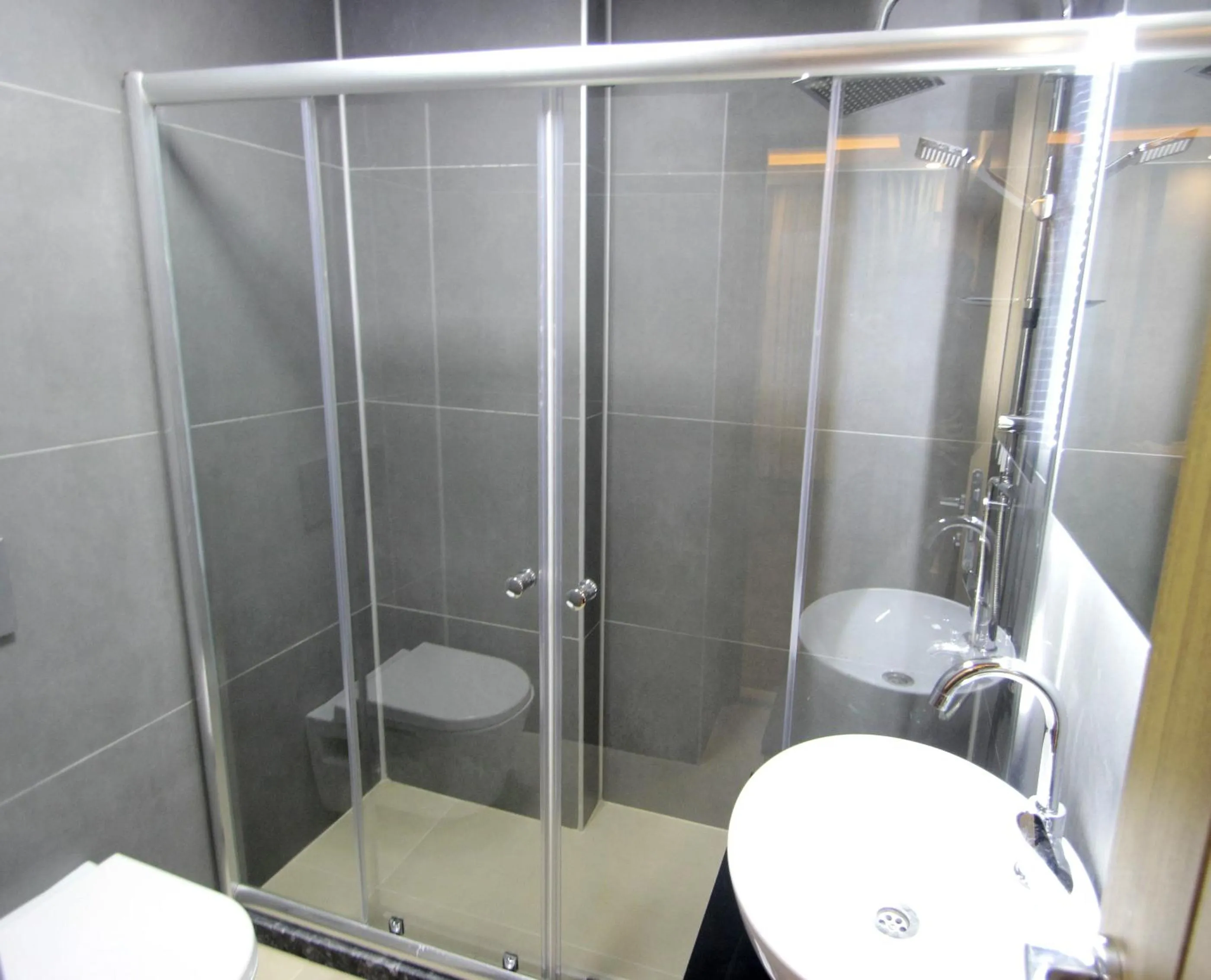 Bathroom in Hira Hotel