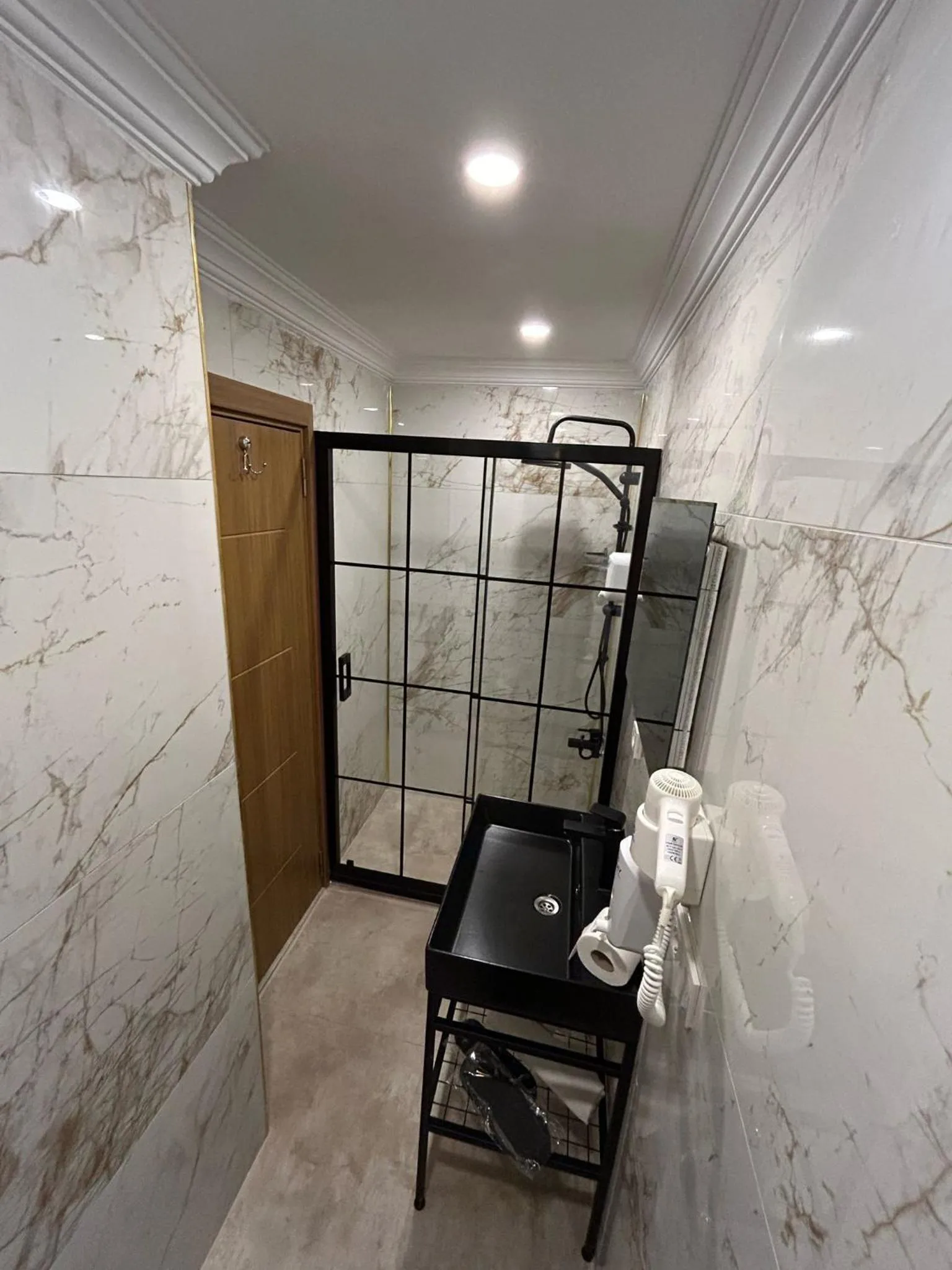 Shower in Hira Hotel