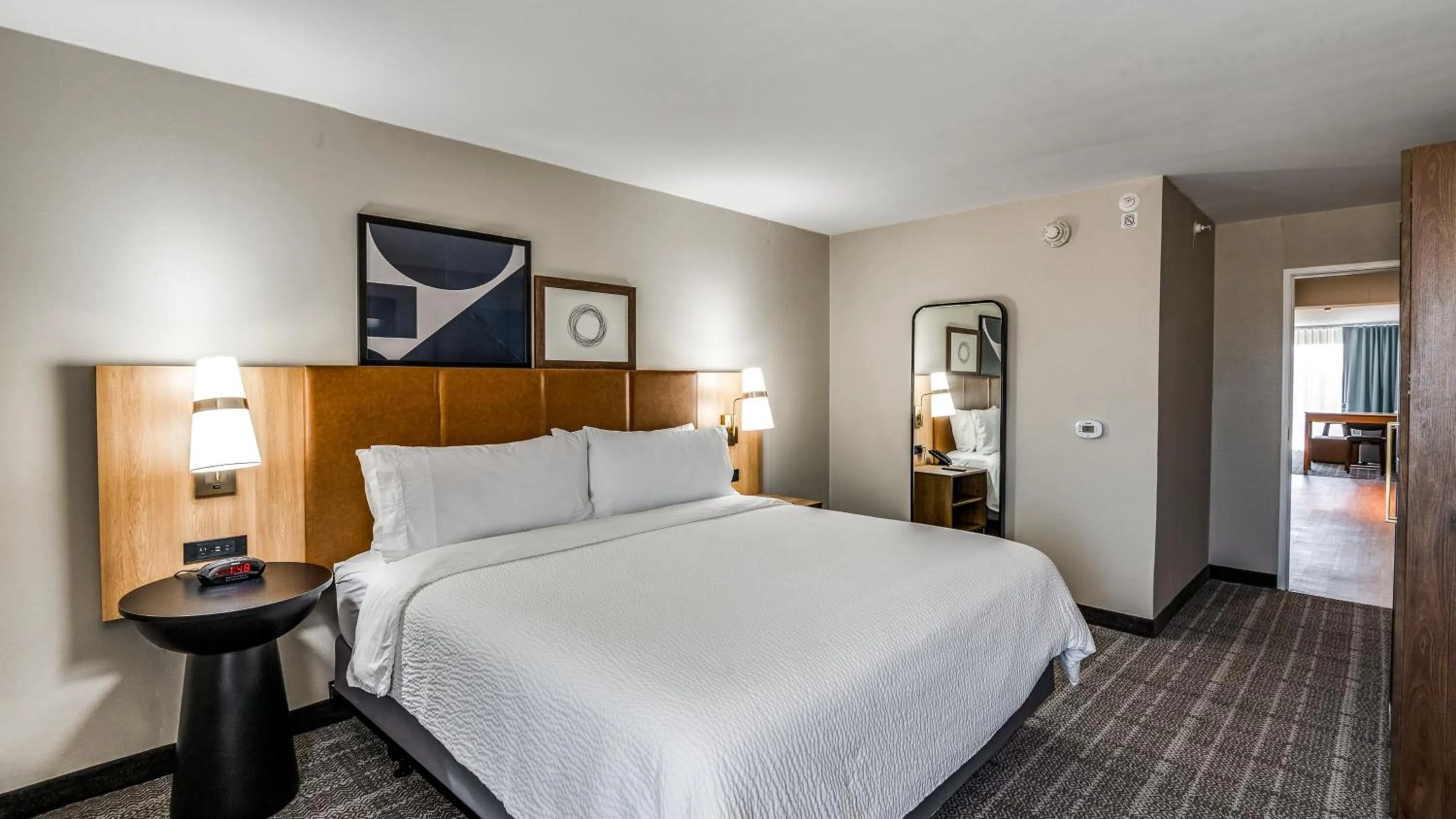 Photo of the whole room, Bed in Staybridge Suites Dallas Market Ctr Love Field by IHG