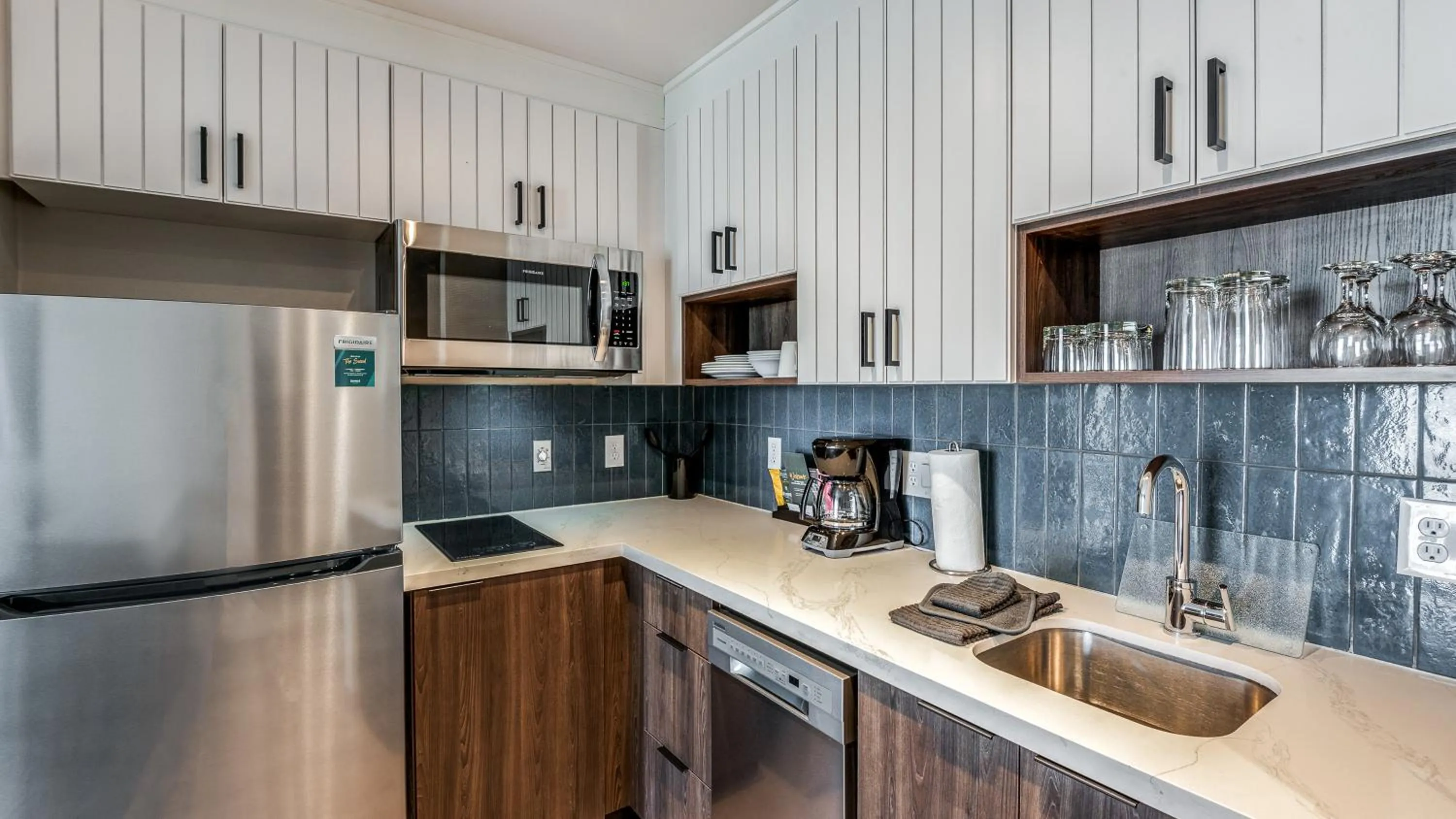 Coffee/tea facilities in Staybridge Suites Dallas Market Ctr Love Field by IHG