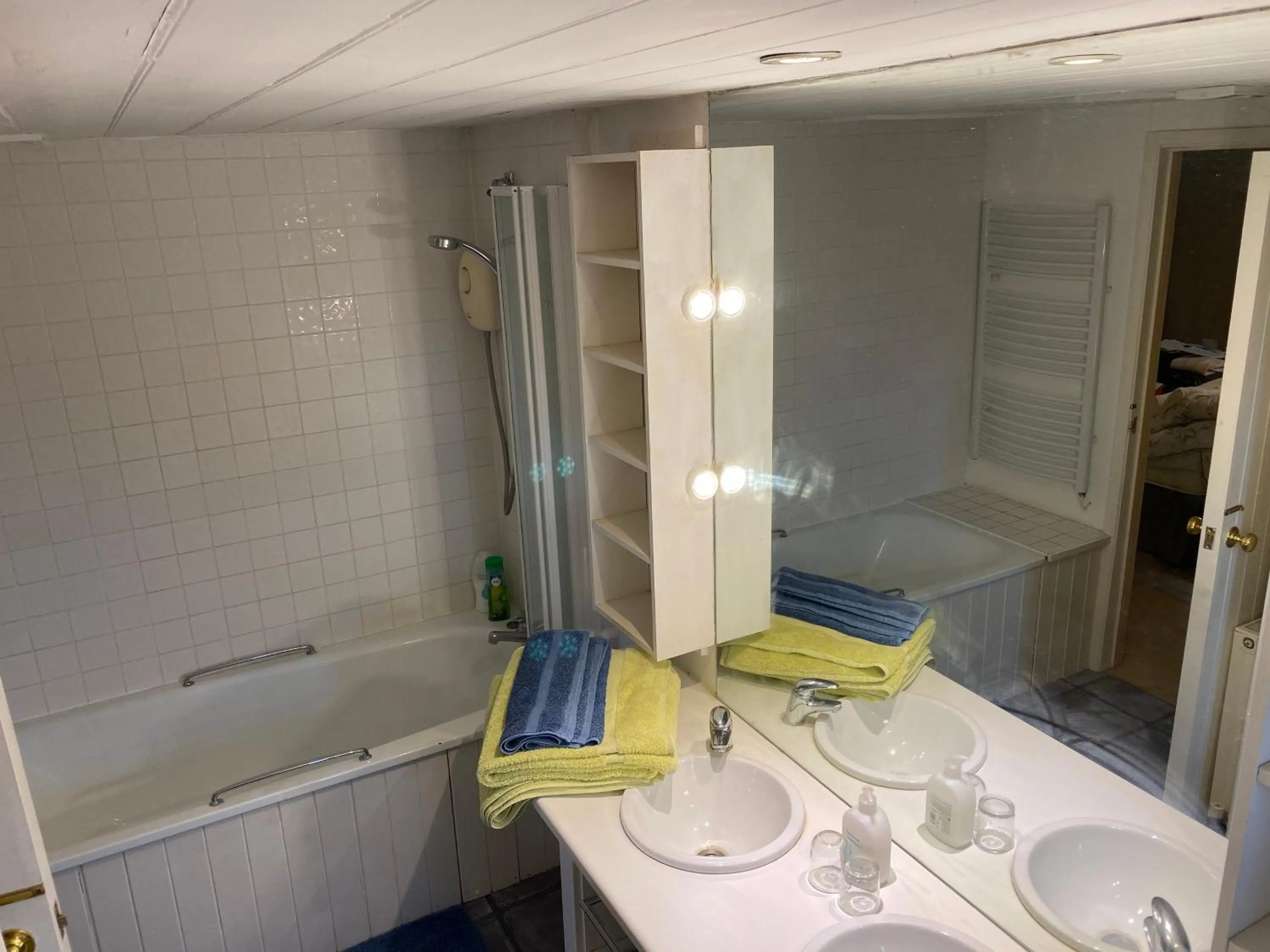 Shower in Herb Cottage