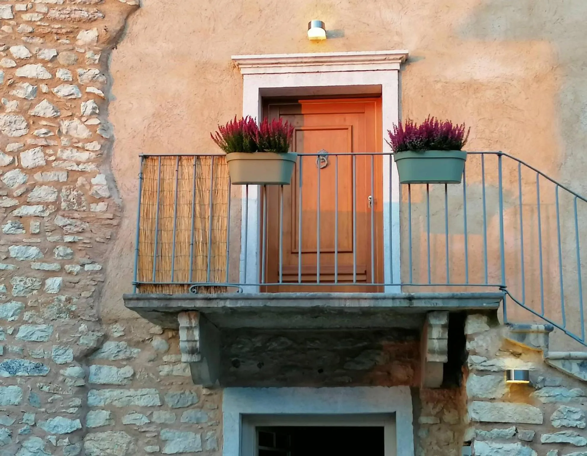 Property building in La Corte 22