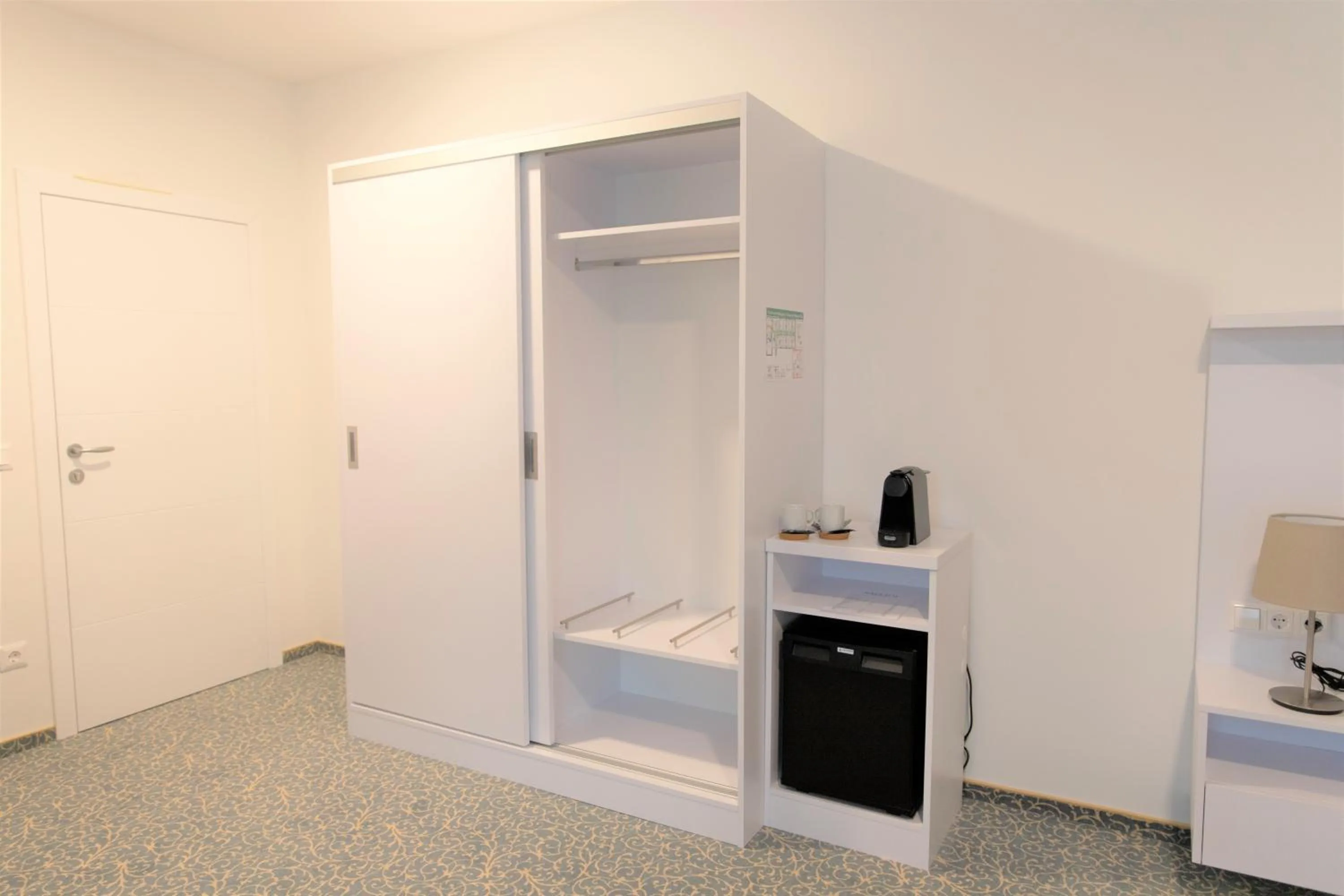 Coffee/tea facilities in Amplidi Hotel Hannover