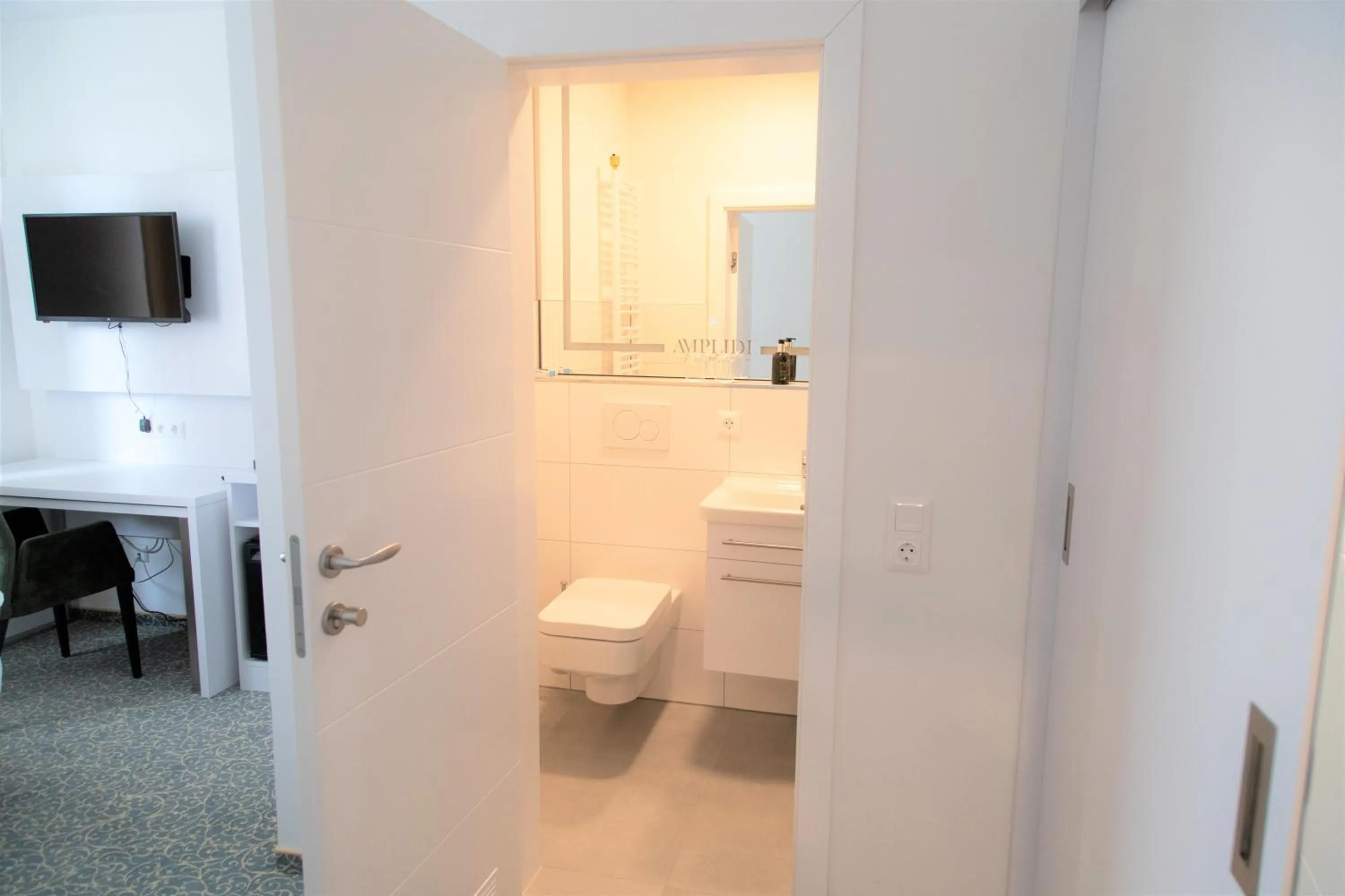 Bathroom in Amplidi Hotel Hannover