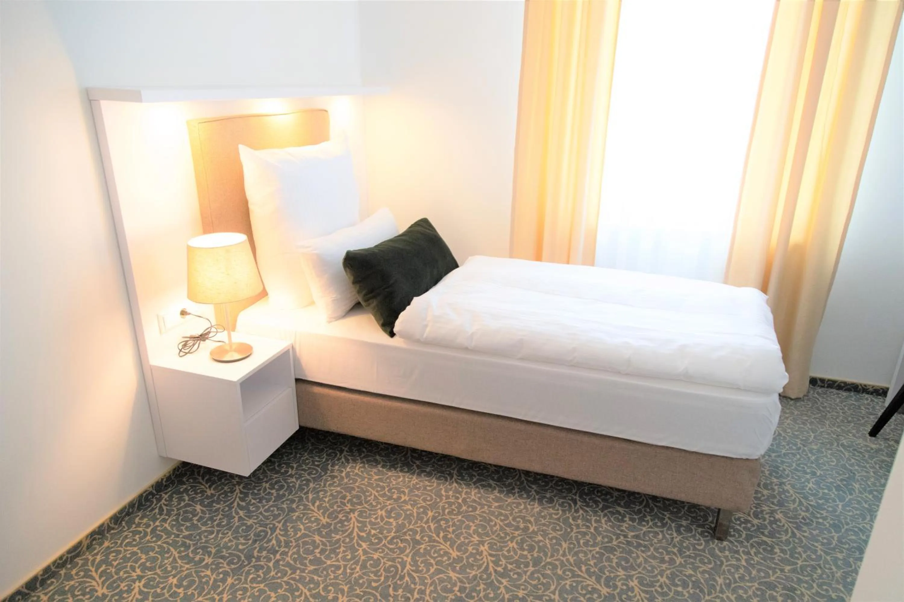 Bed in Amplidi Hotel Hannover