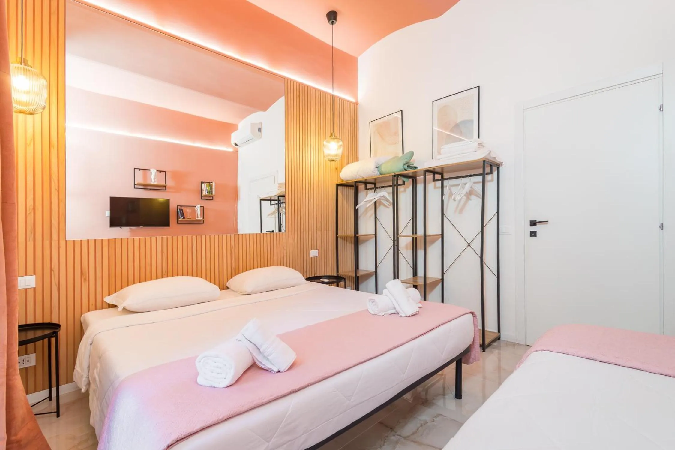 Bedroom, Bed in DrsRome - Roman's Ruins Colosseum