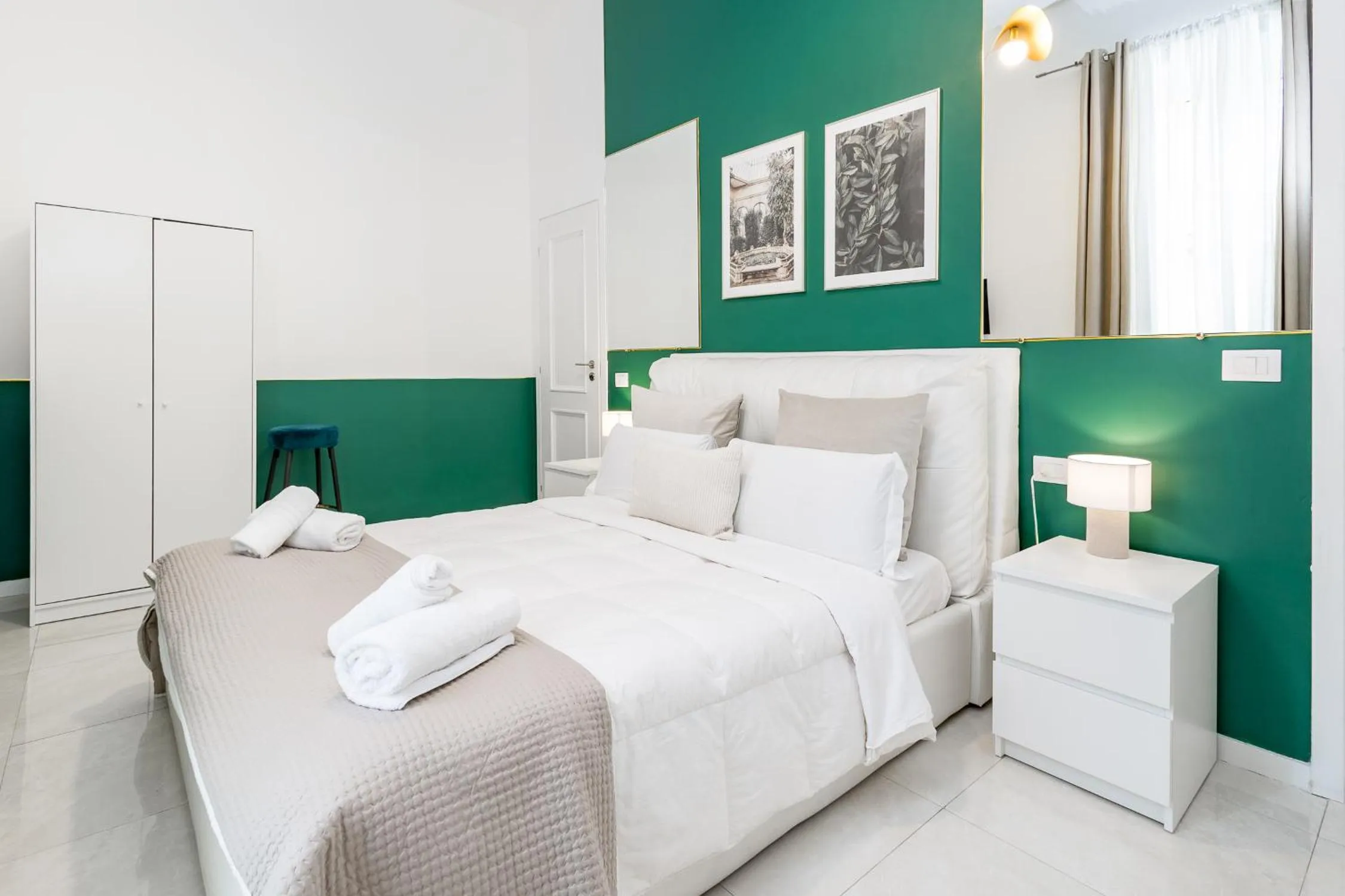 Bed in DrsRome - Roman's Ruins Colosseum