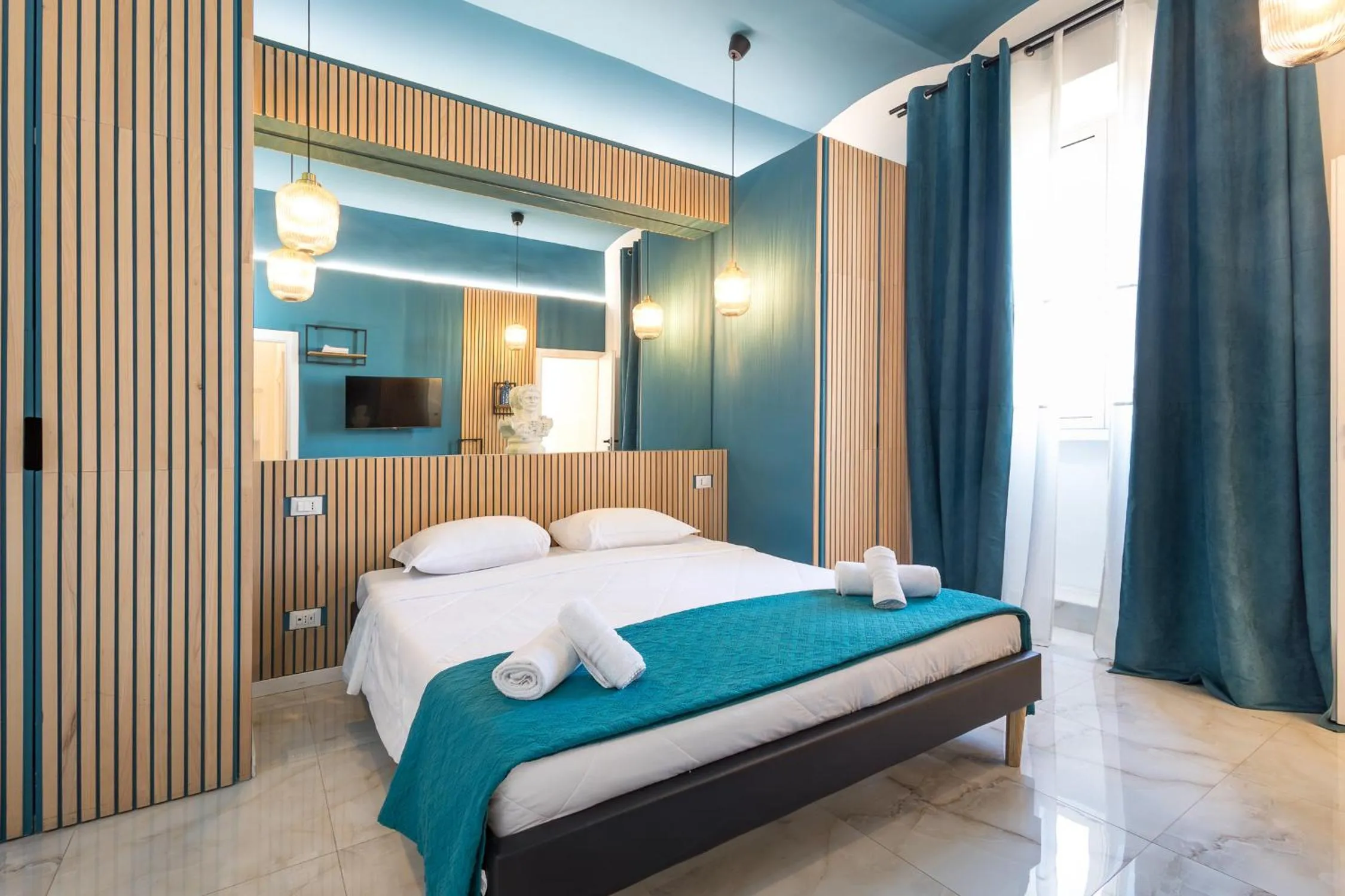 Bedroom, Bed in DrsRome - Roman's Ruins Colosseum