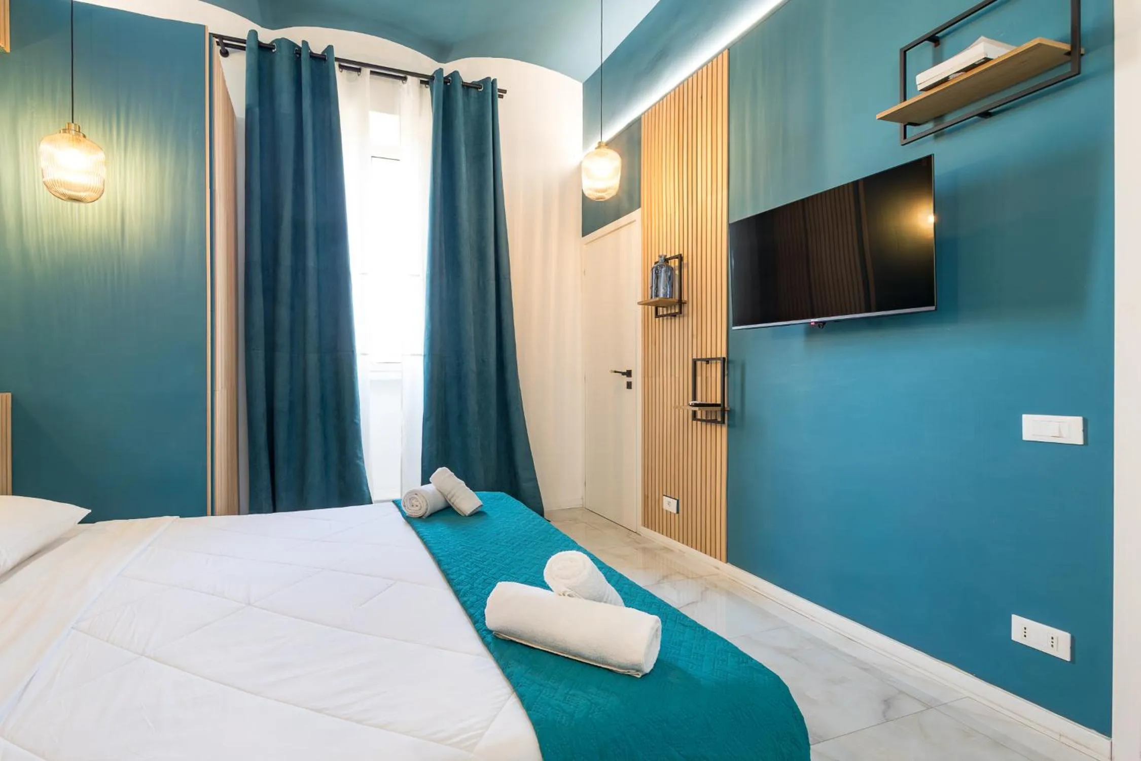 Bedroom, Bed in DrsRome - Roman's Ruins Colosseum