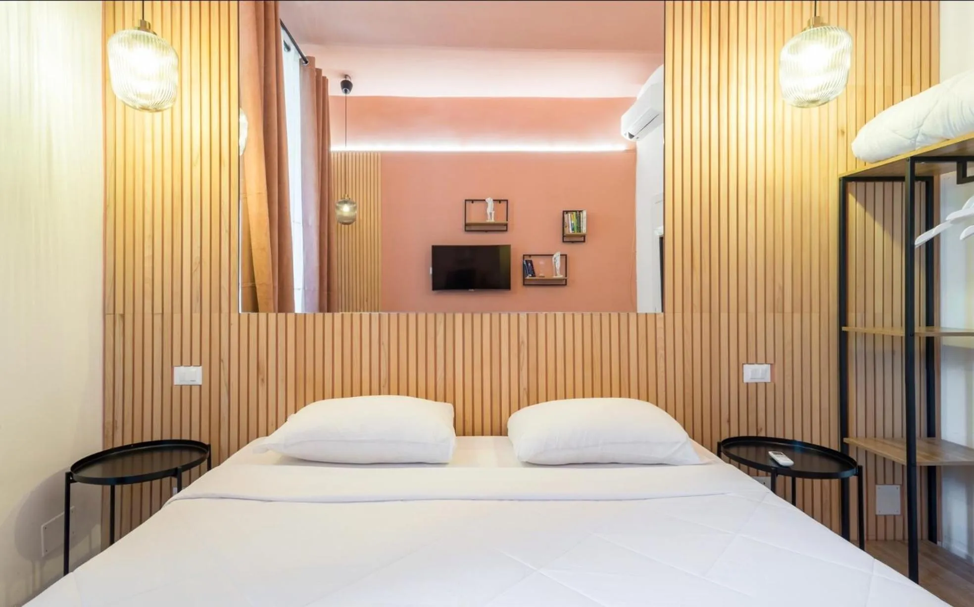 Bedroom, Bed in DrsRome - Roman's Ruins Colosseum