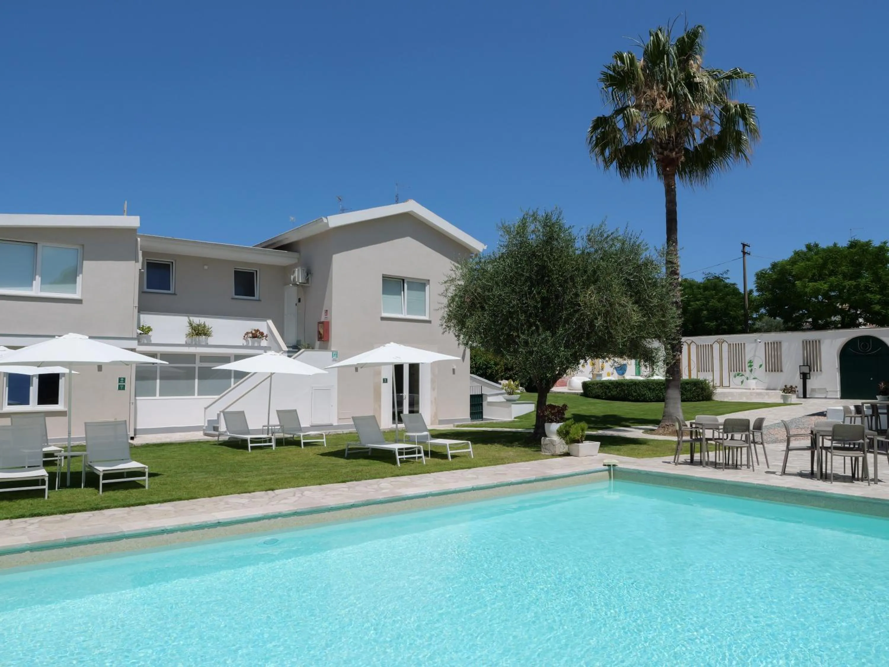 Swimming pool in Artemisia B&B