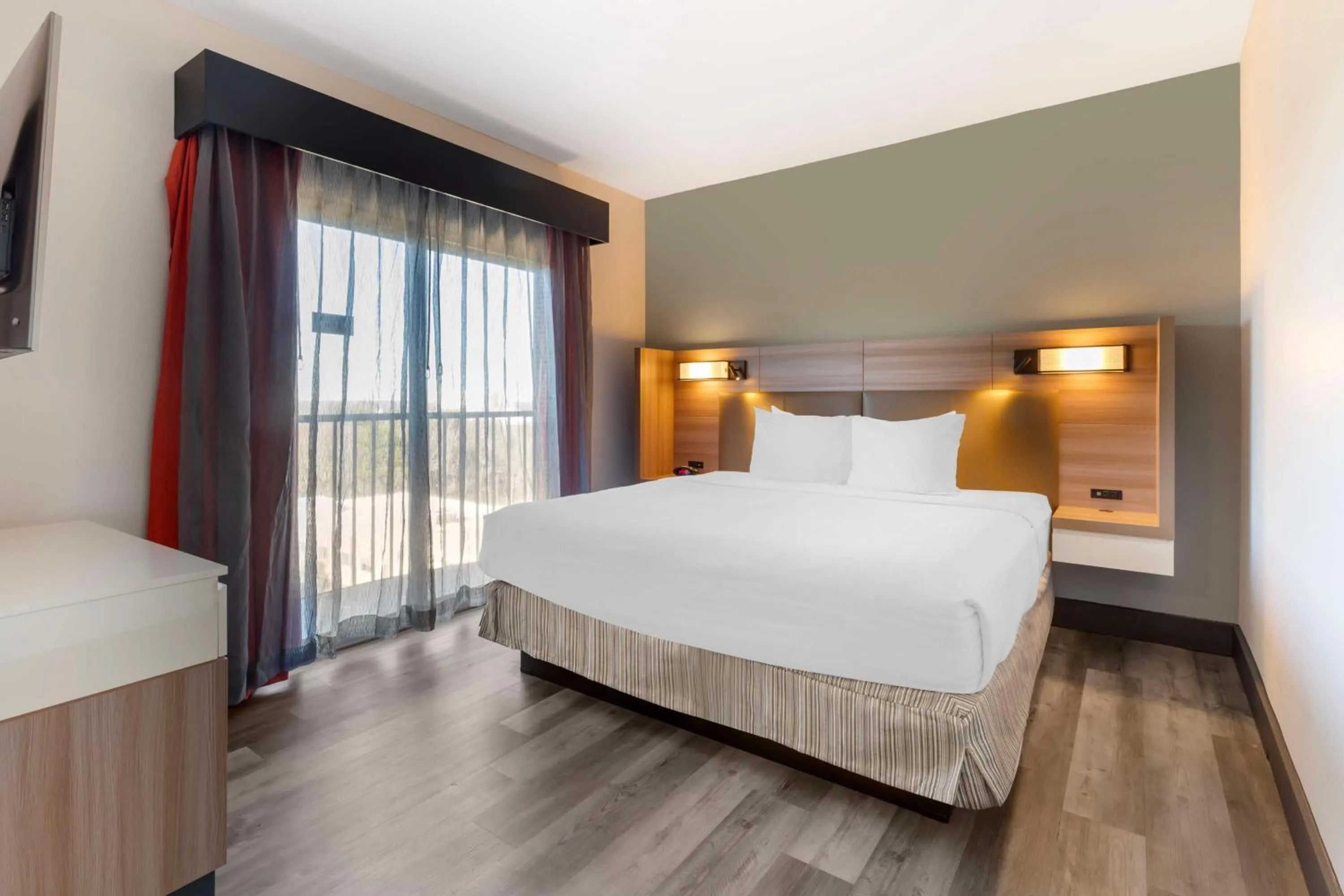 Bedroom, Bed in Best Western Plus Atlanta Airport East