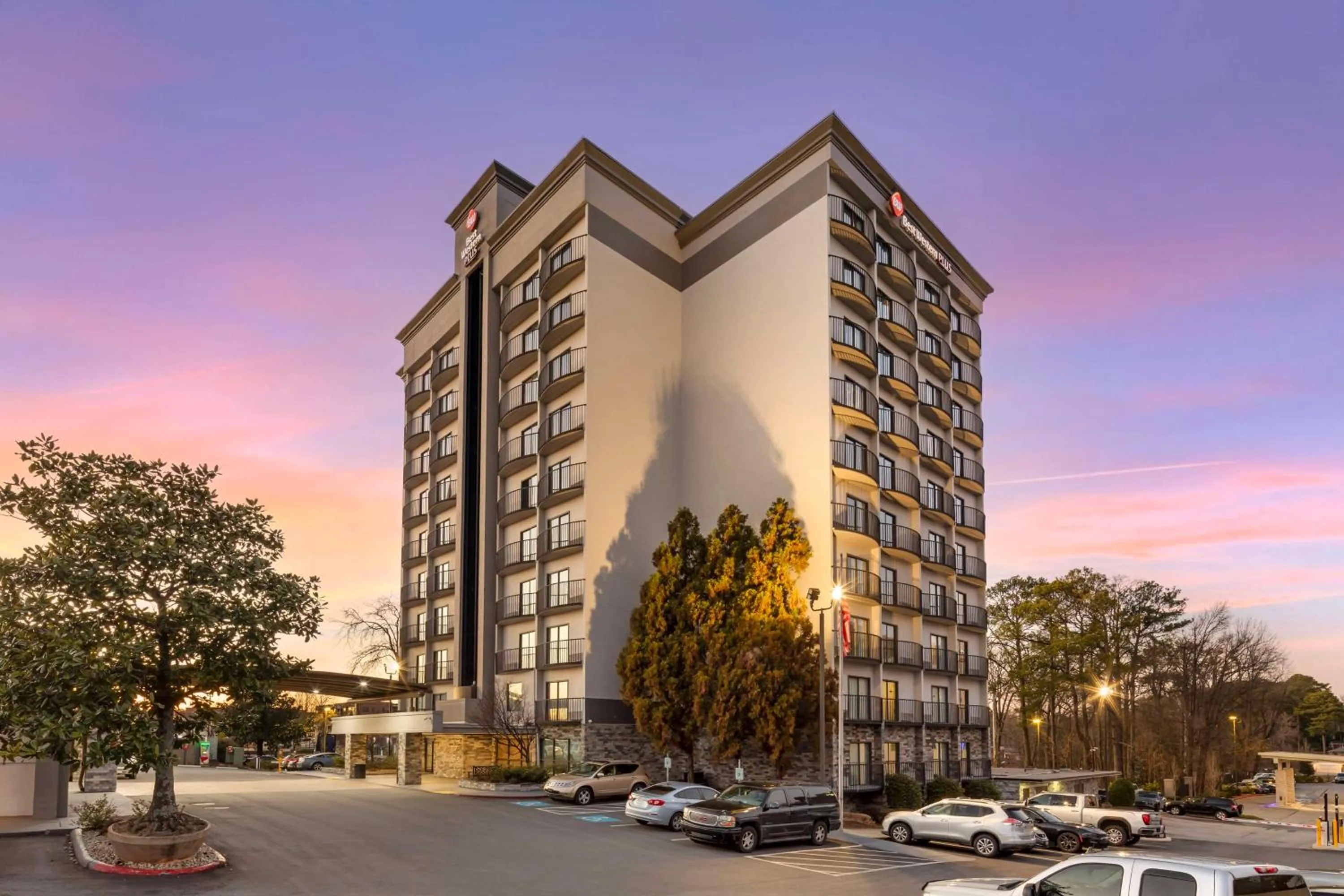 Property building in Best Western Plus Atlanta Airport East