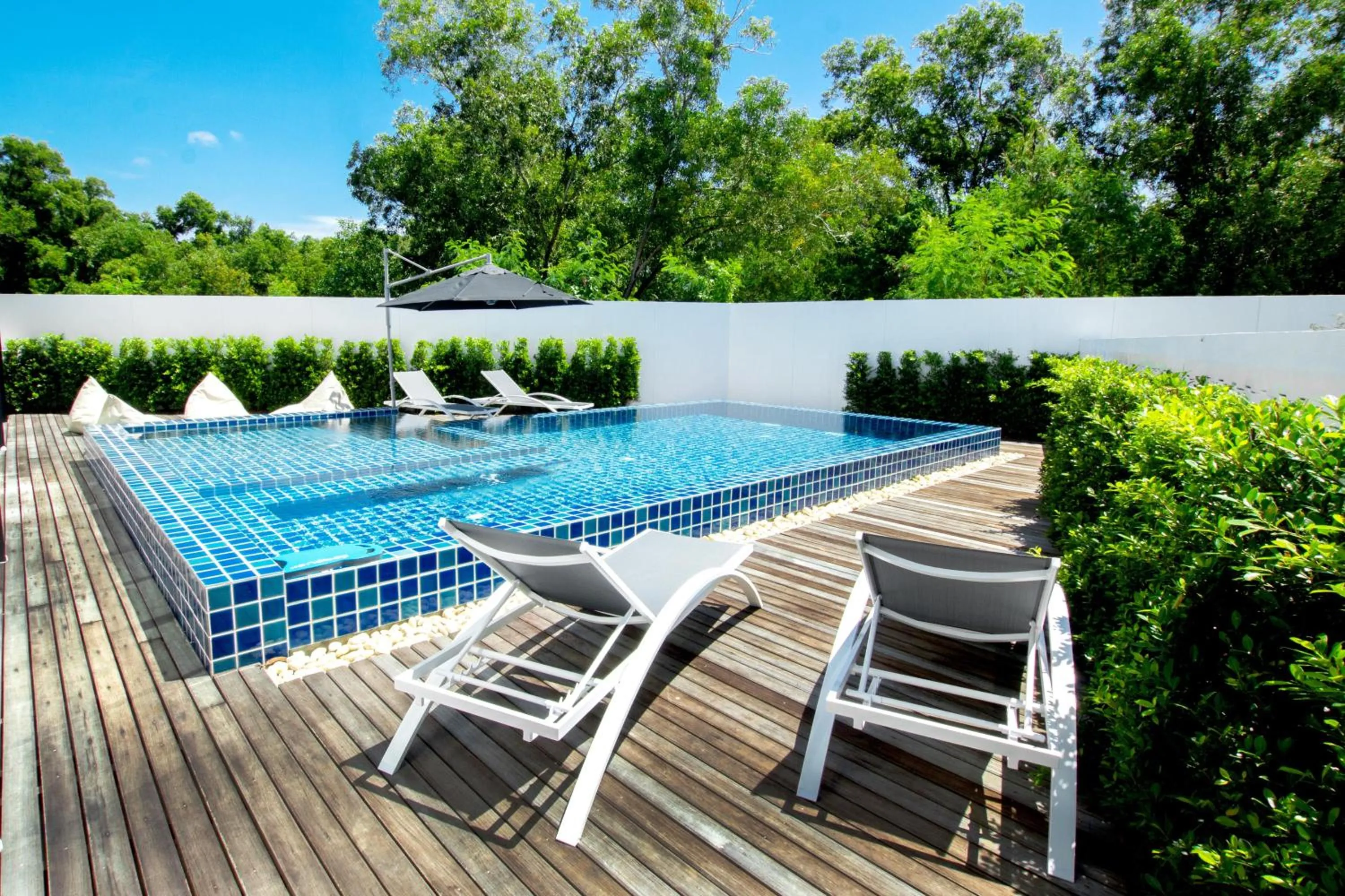 Swimming pool in Happy Family Villa