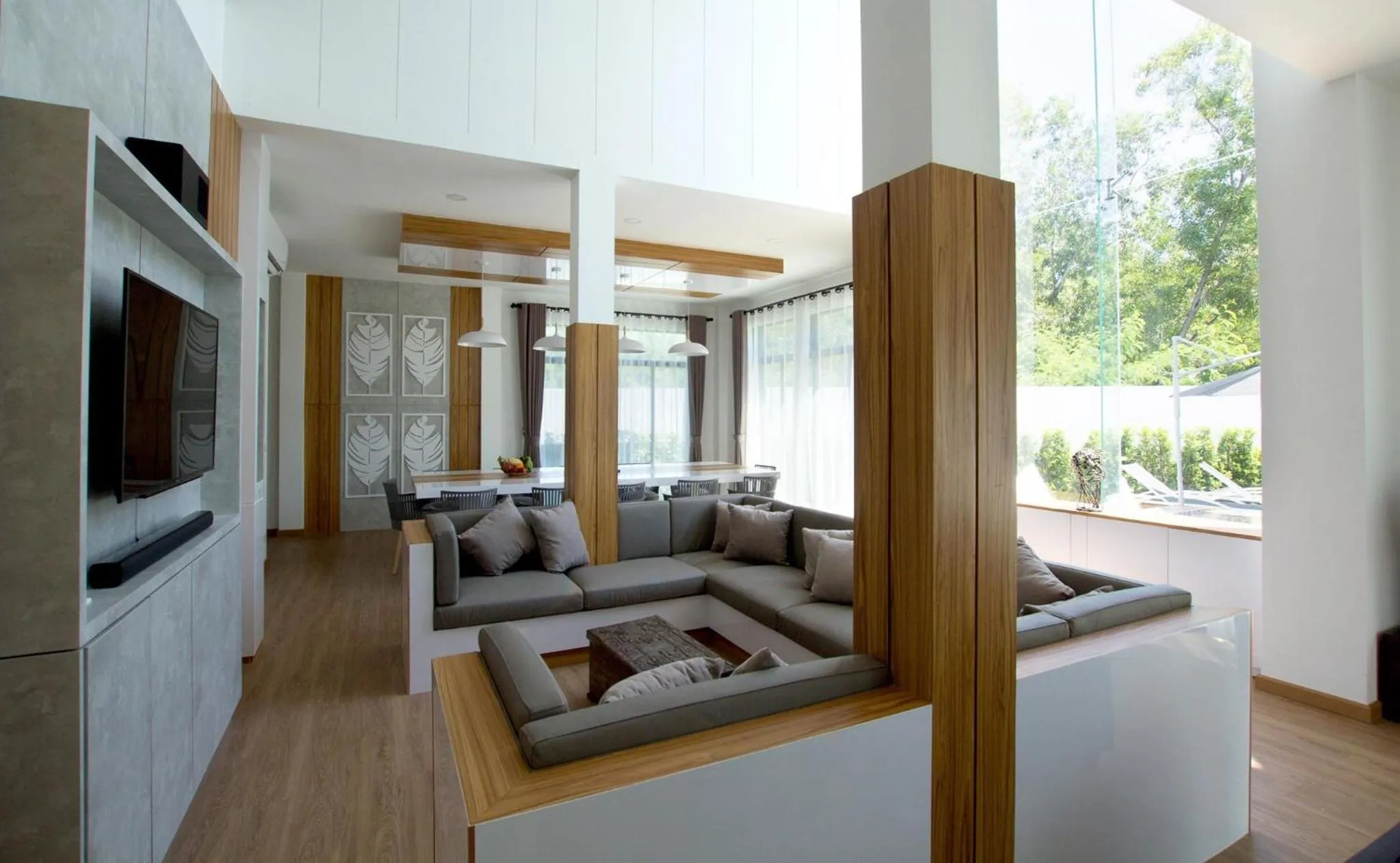 Communal lounge/ TV room in Happy Family Villa