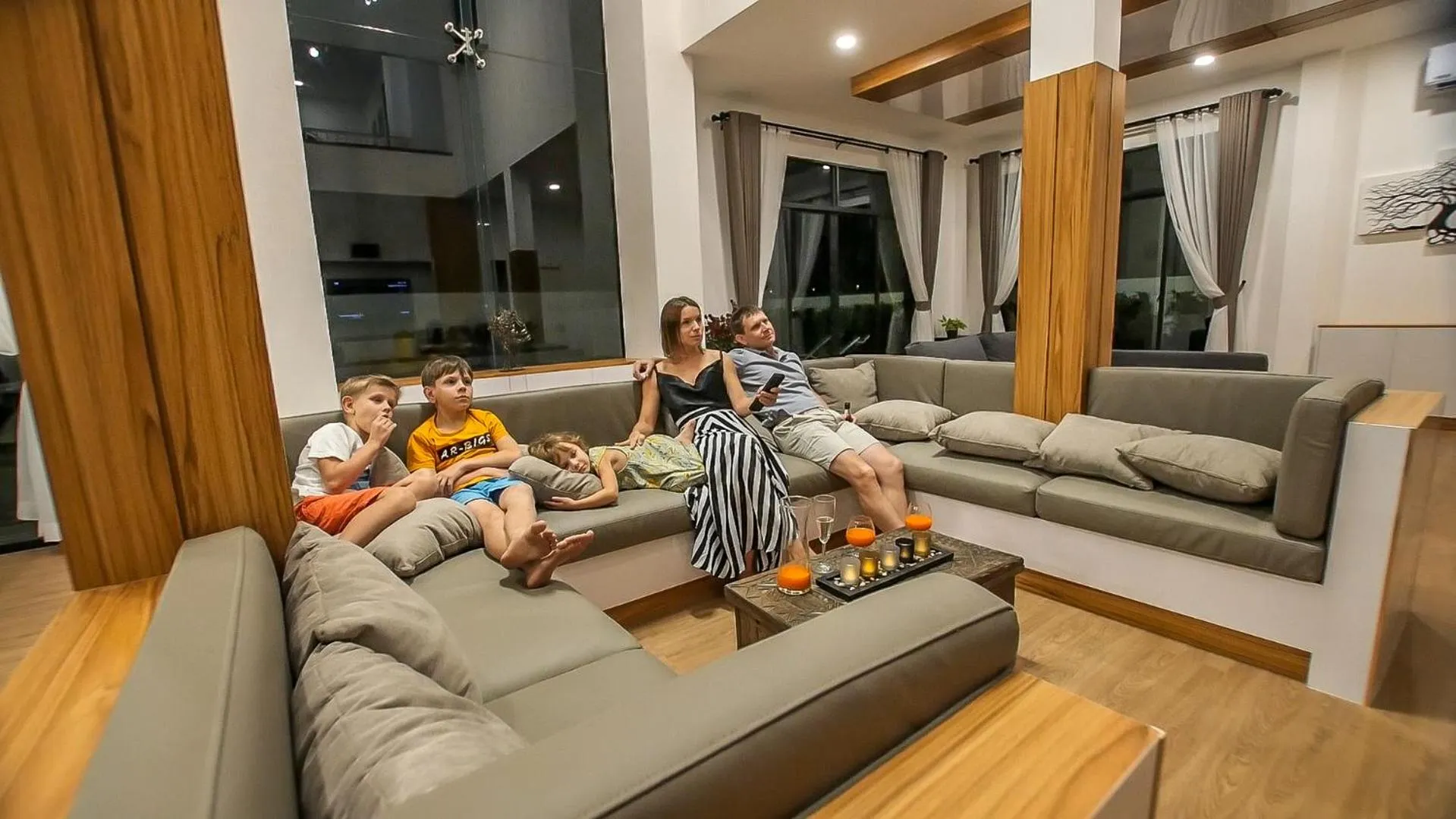 Communal lounge/ TV room in Happy Family Villa