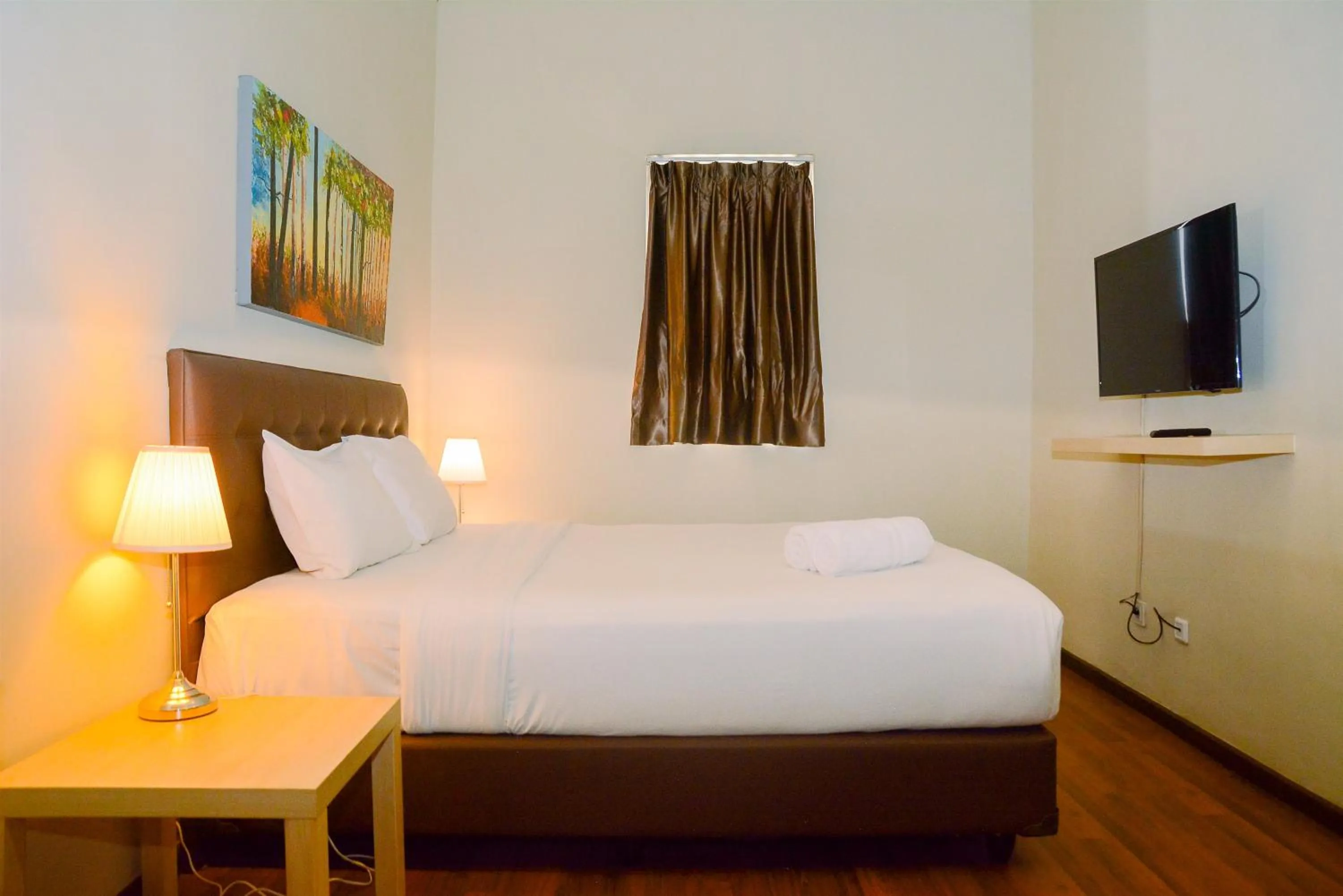 Bed in 3BR Business Residence at Grand Palace Kemayoran Apartment By Travelio