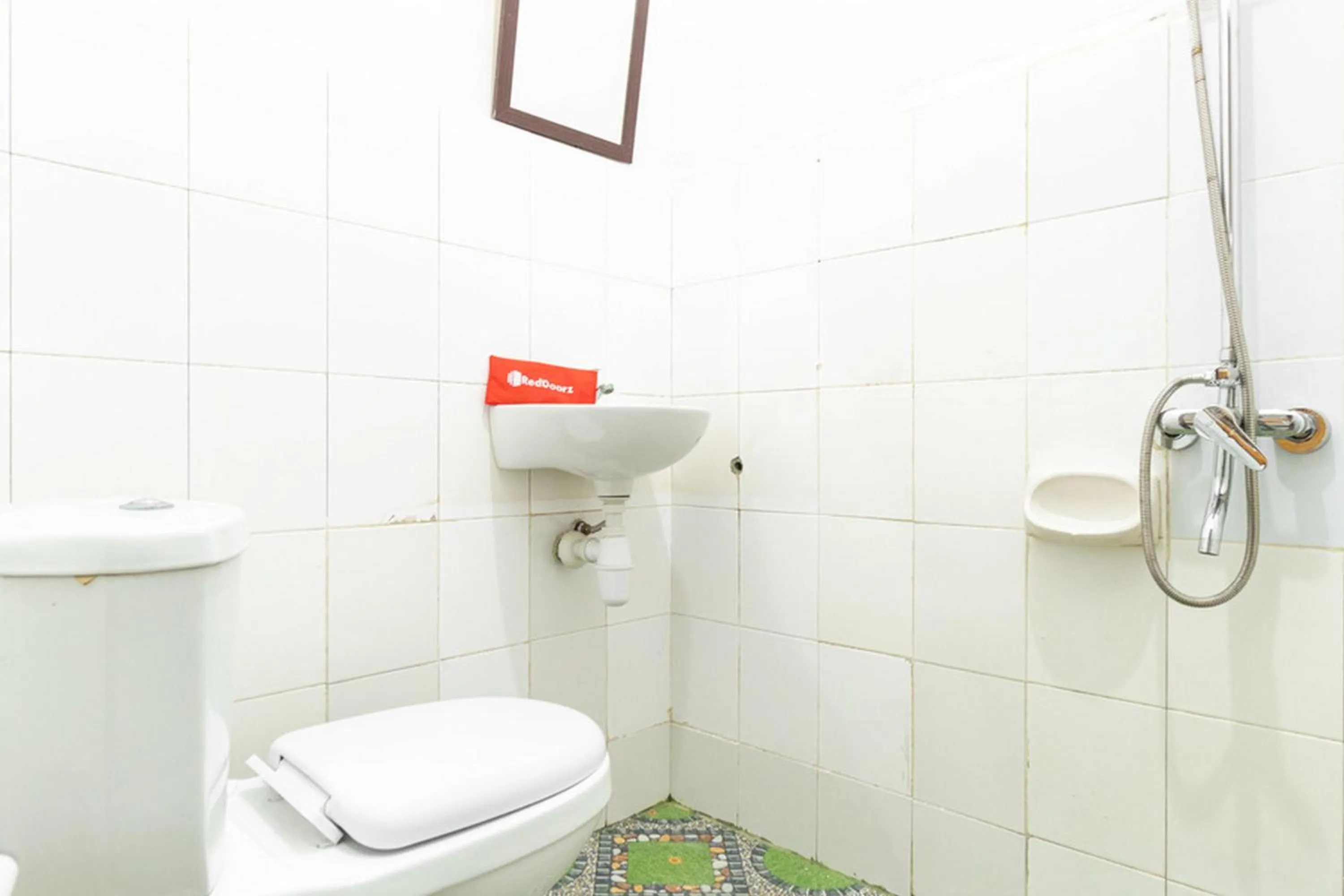 Bathroom in RedDoorz Plus near Universitas Methodist Medan
