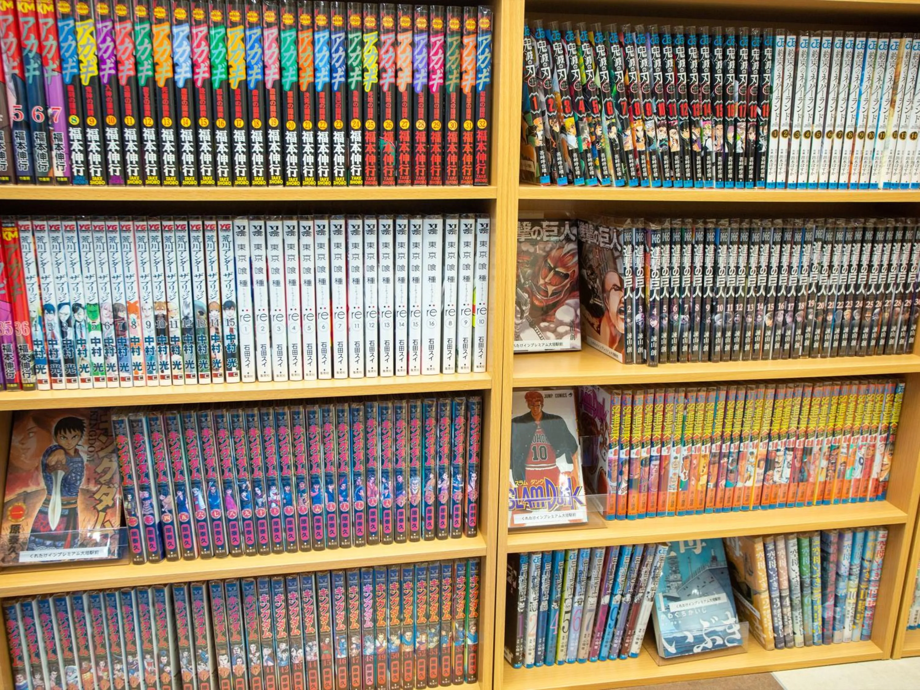 Library in Kuretake Inn Ogaki Ekimae