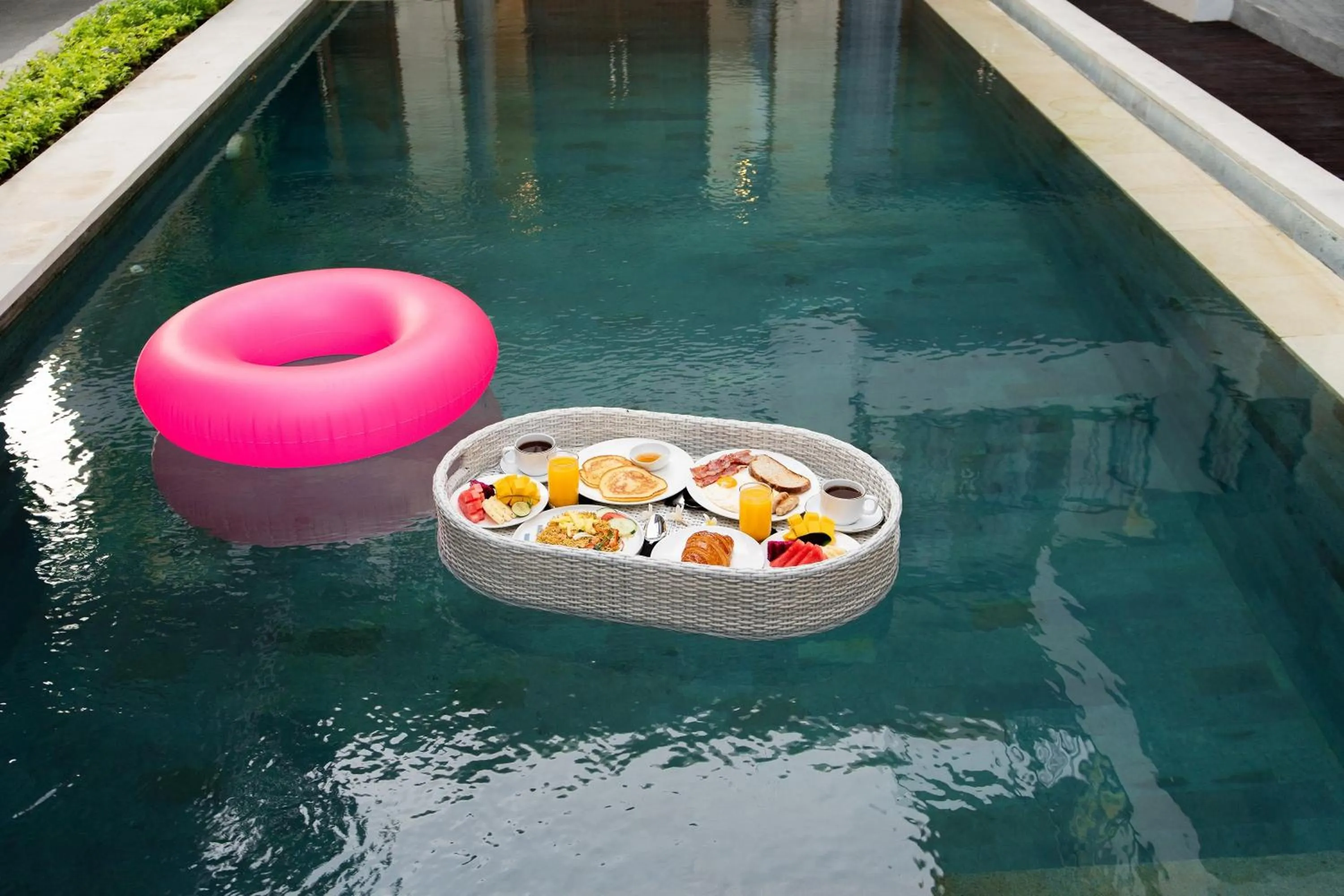 Food and drinks in Mahesa Suites Seminyak