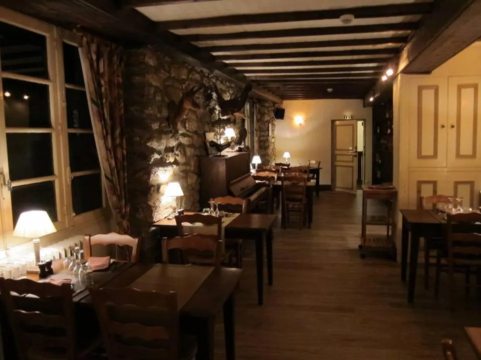 Dining area in Auberge des Deux Rivières