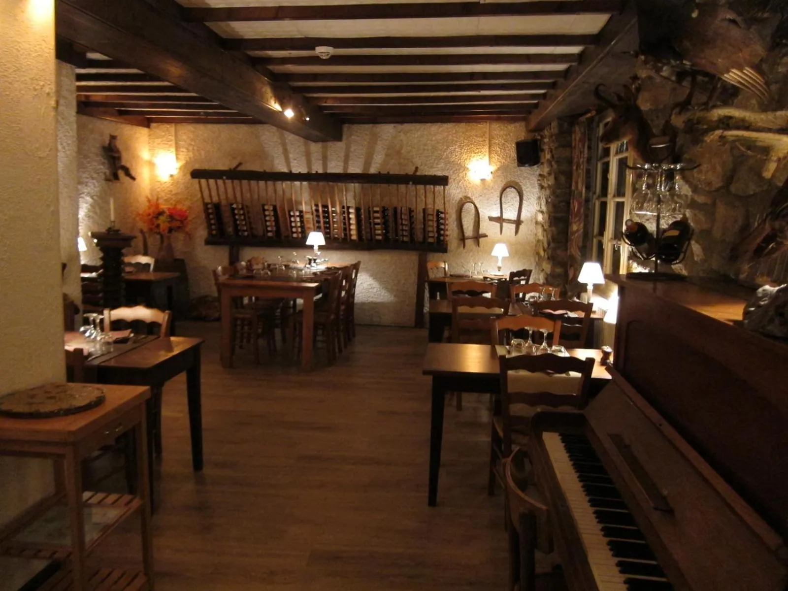 Dining area in Auberge des Deux Rivières