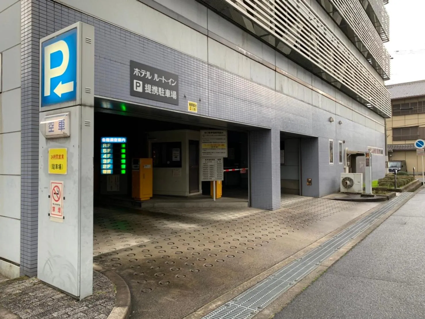 Parking in Hotel Route-Inn Sakurai Ekimae