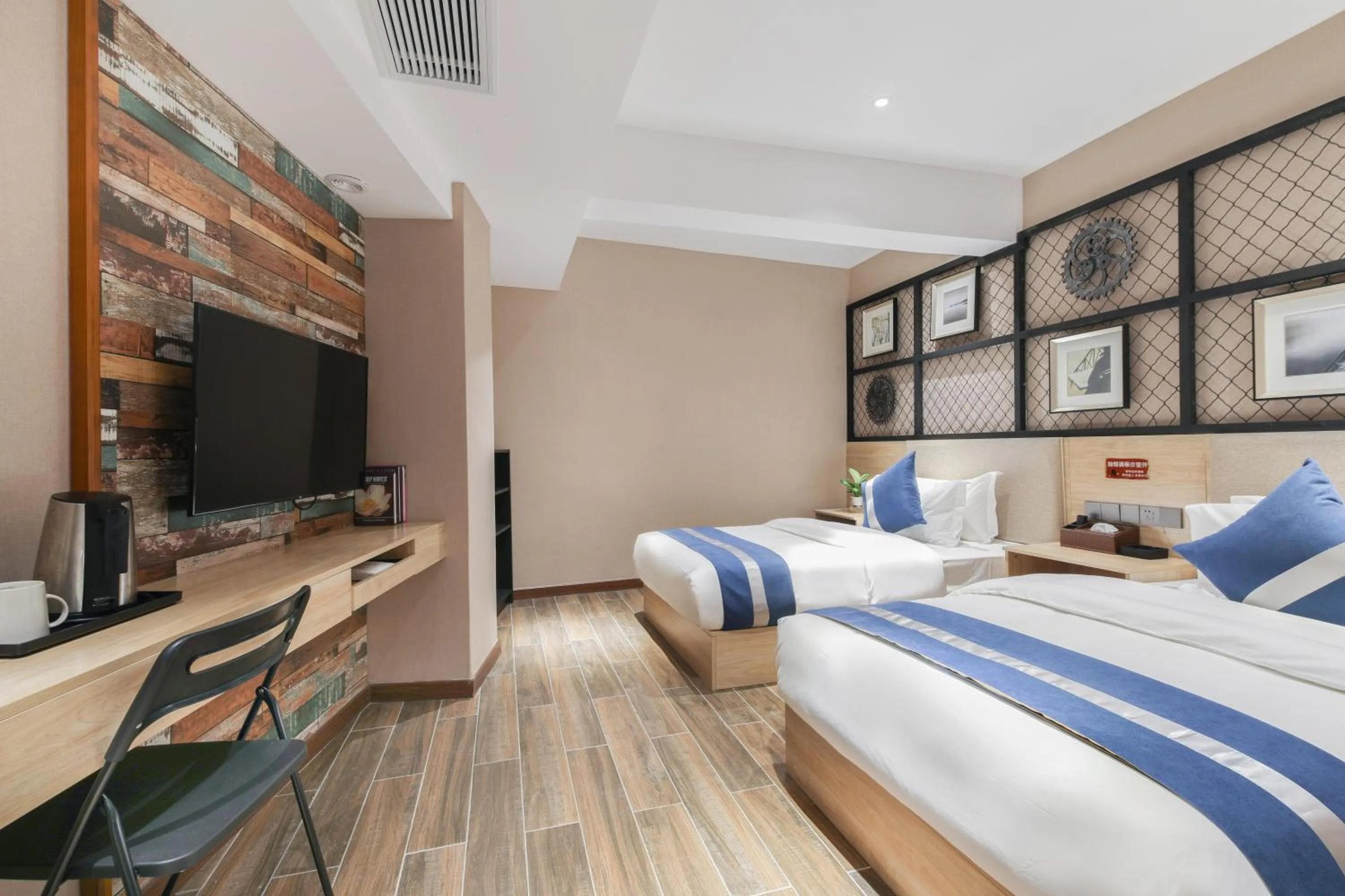 Bed in Zou Qu Ye Travel Hotel