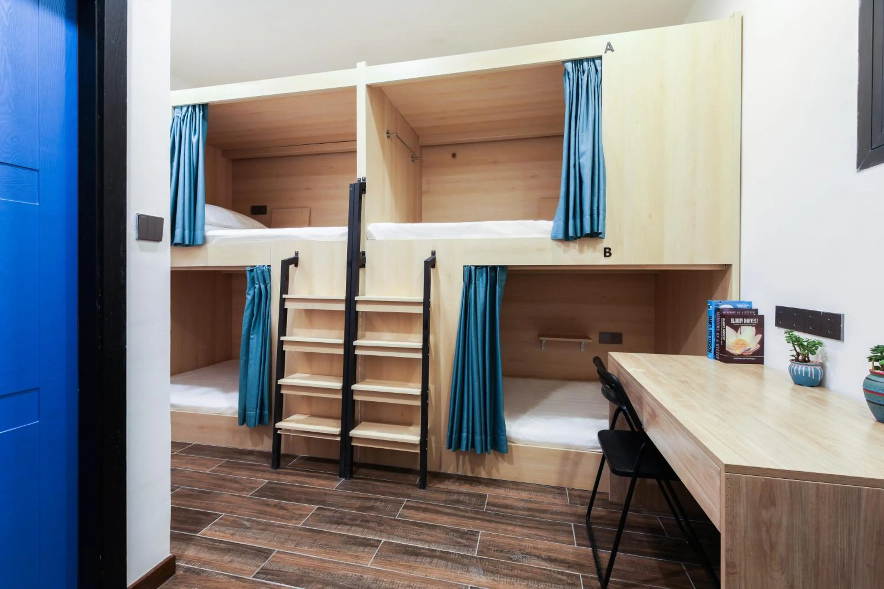 bunk bed, Bed in Zou Qu Ye Travel Hotel