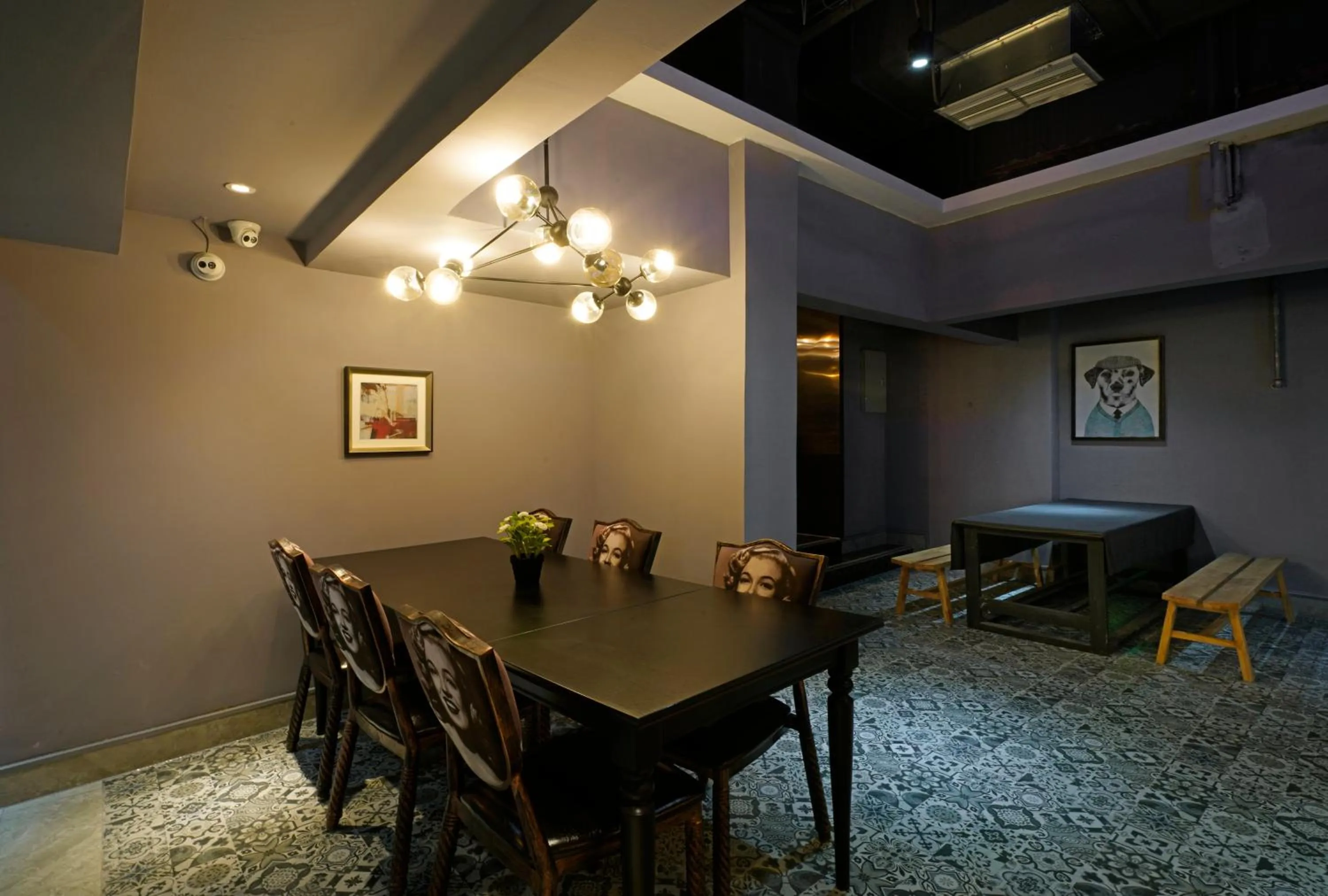 Restaurant/places to eat in Zou Qu Ye Travel Hotel