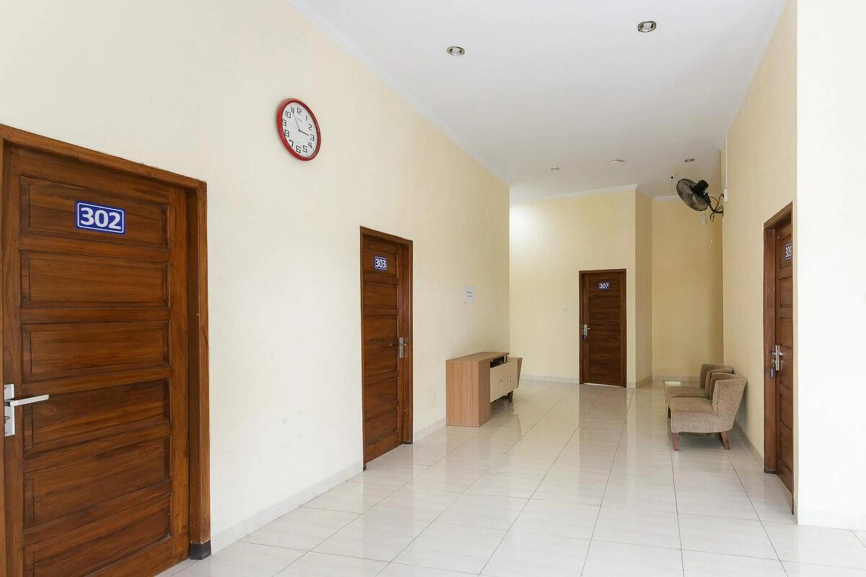 Property building in RedDoorz Syariah near Purwosari Train Station